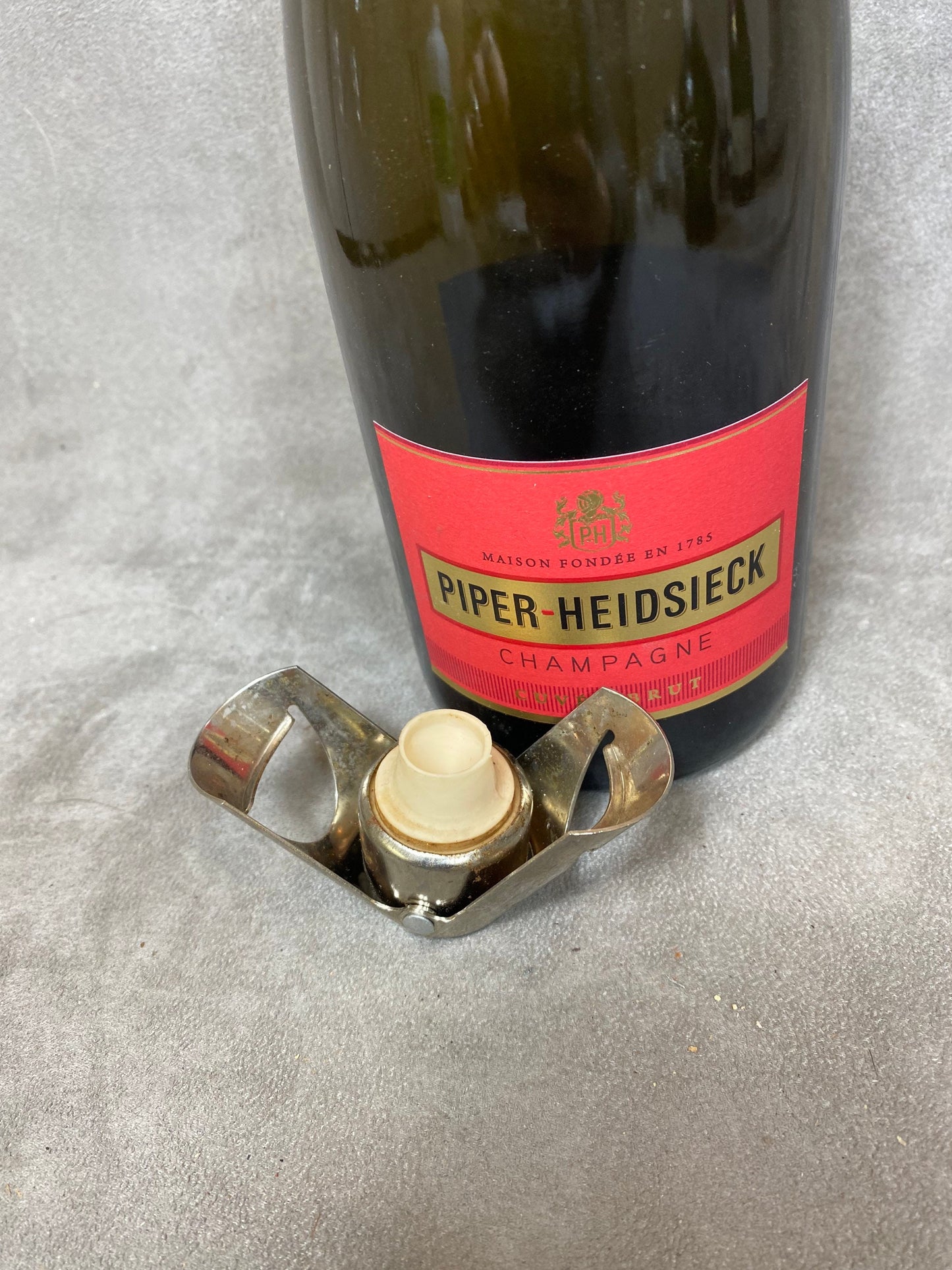 Champagne Piper metal stopper for opened champagne bottles