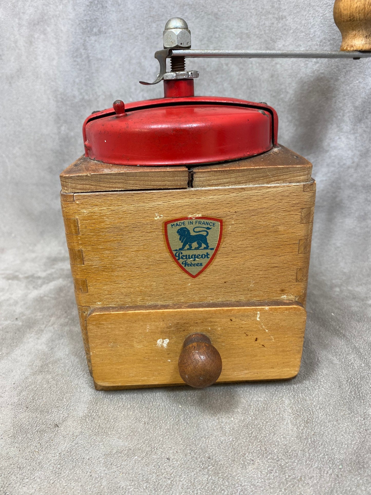 Peugeot Frères red sheet metal and wood coffee grinder EX model dated between 1947 and 1960 Shabby chic Made in France