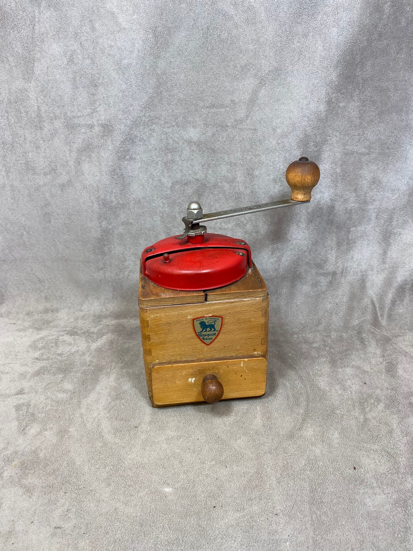 Peugeot Frères red sheet metal and wood coffee grinder EX model dated between 1947 and 1960 Shabby chic Made in France