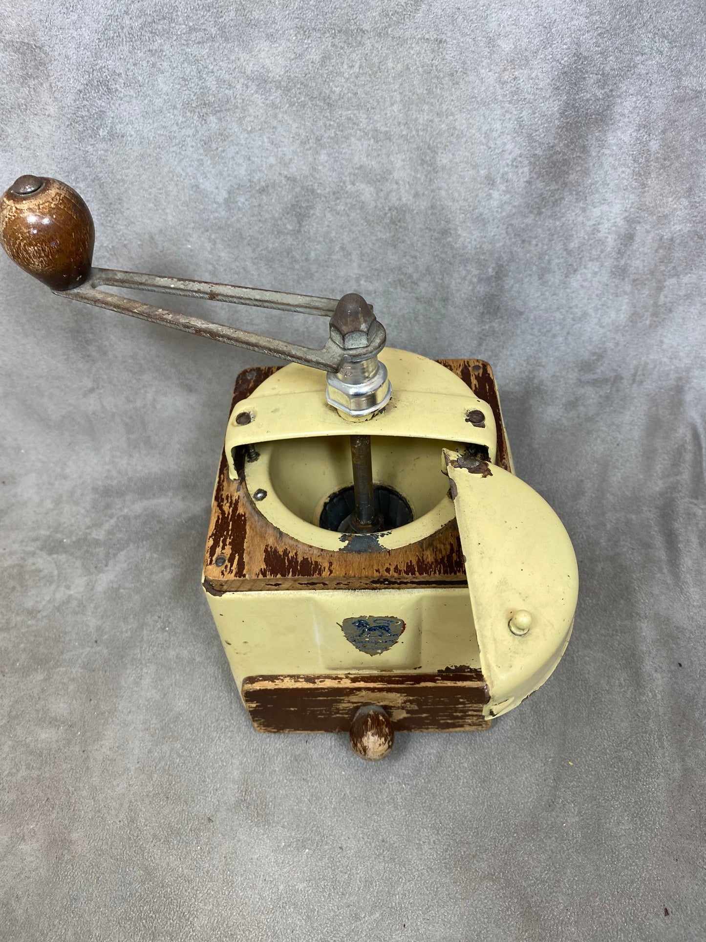 Peugeot Frères beige sheet metal and wood coffee grinder, EX model, dated between 1947 and 1960, Shabby chic, Made in France