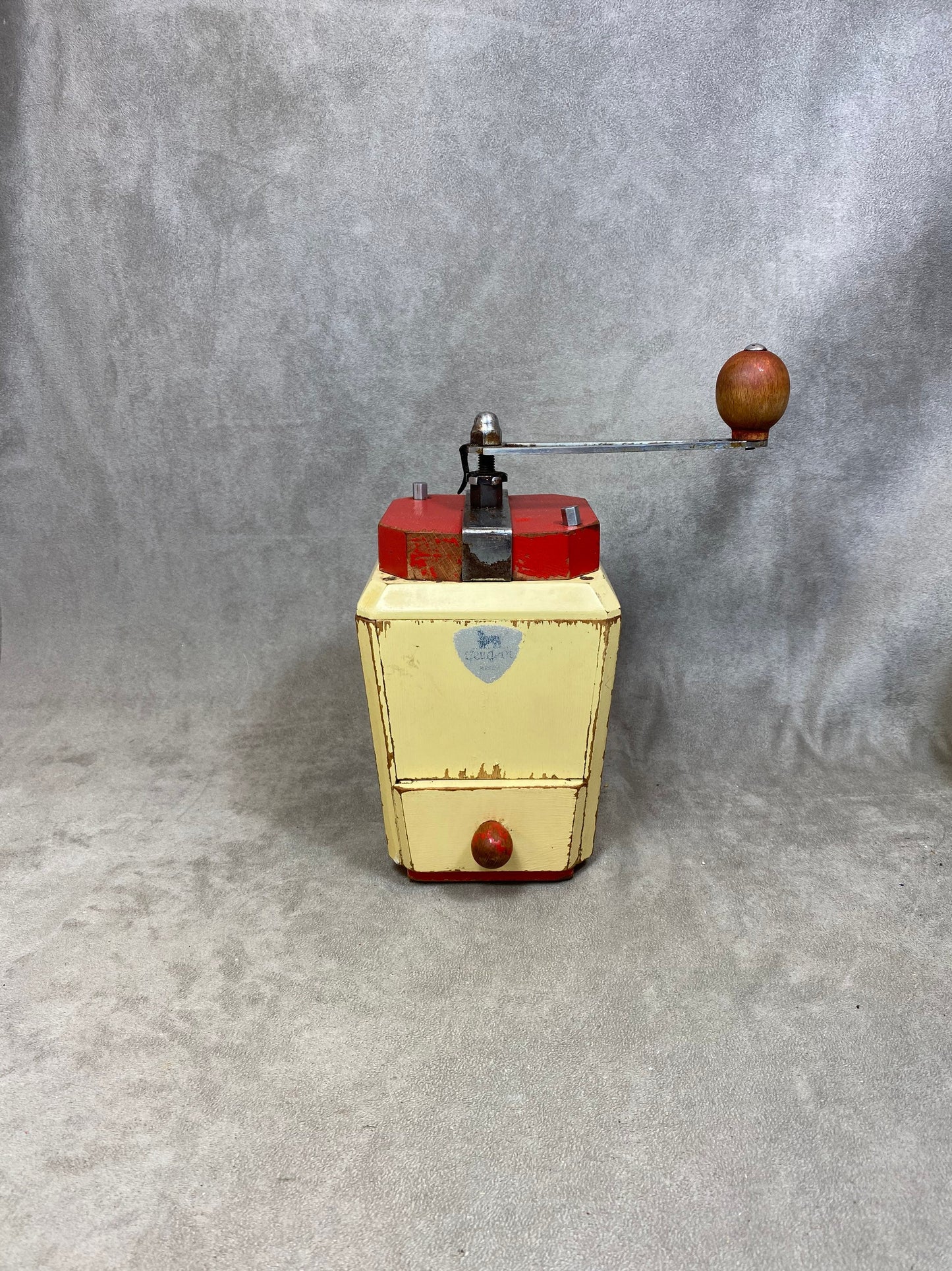 VERY RARE Red sheet metal and wood coffee grinder Peugeot Frères model RIC dated between 1930 Shabby chic Made in France