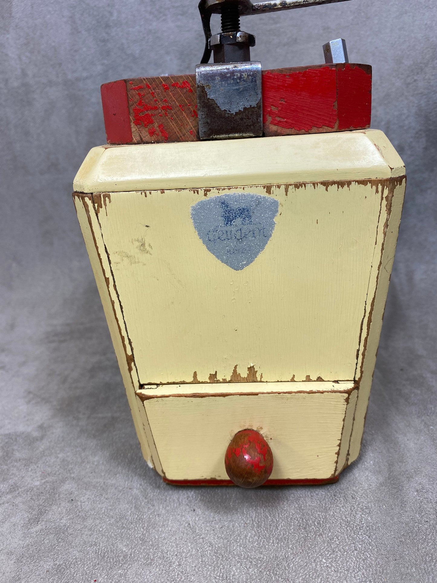 VERY RARE Red sheet metal and wood coffee grinder Peugeot Frères model RIC dated between 1930 Shabby chic Made in France