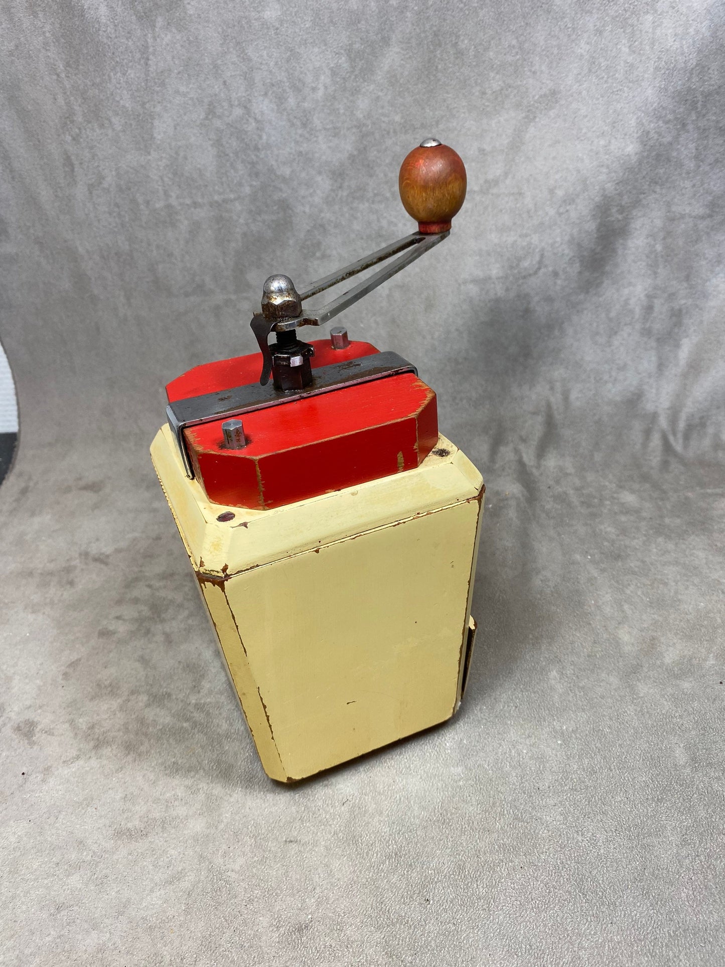 VERY RARE Red sheet metal and wood coffee grinder Peugeot Frères model RIC dated between 1930 Shabby chic Made in France