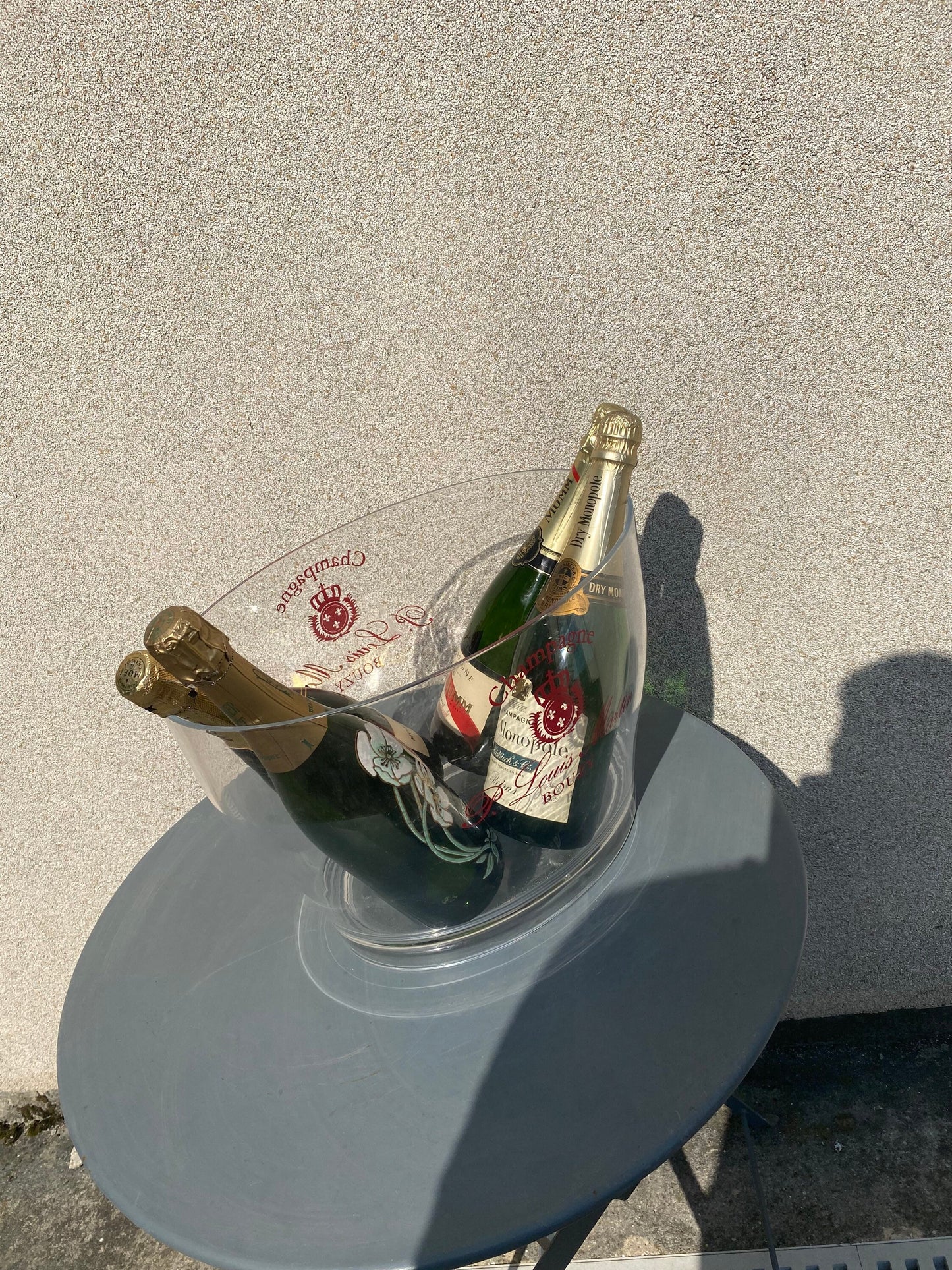 Vasque à champagne P. Louis Martin à Bouzy en france plastique transparent Made in Italy  Années 1980