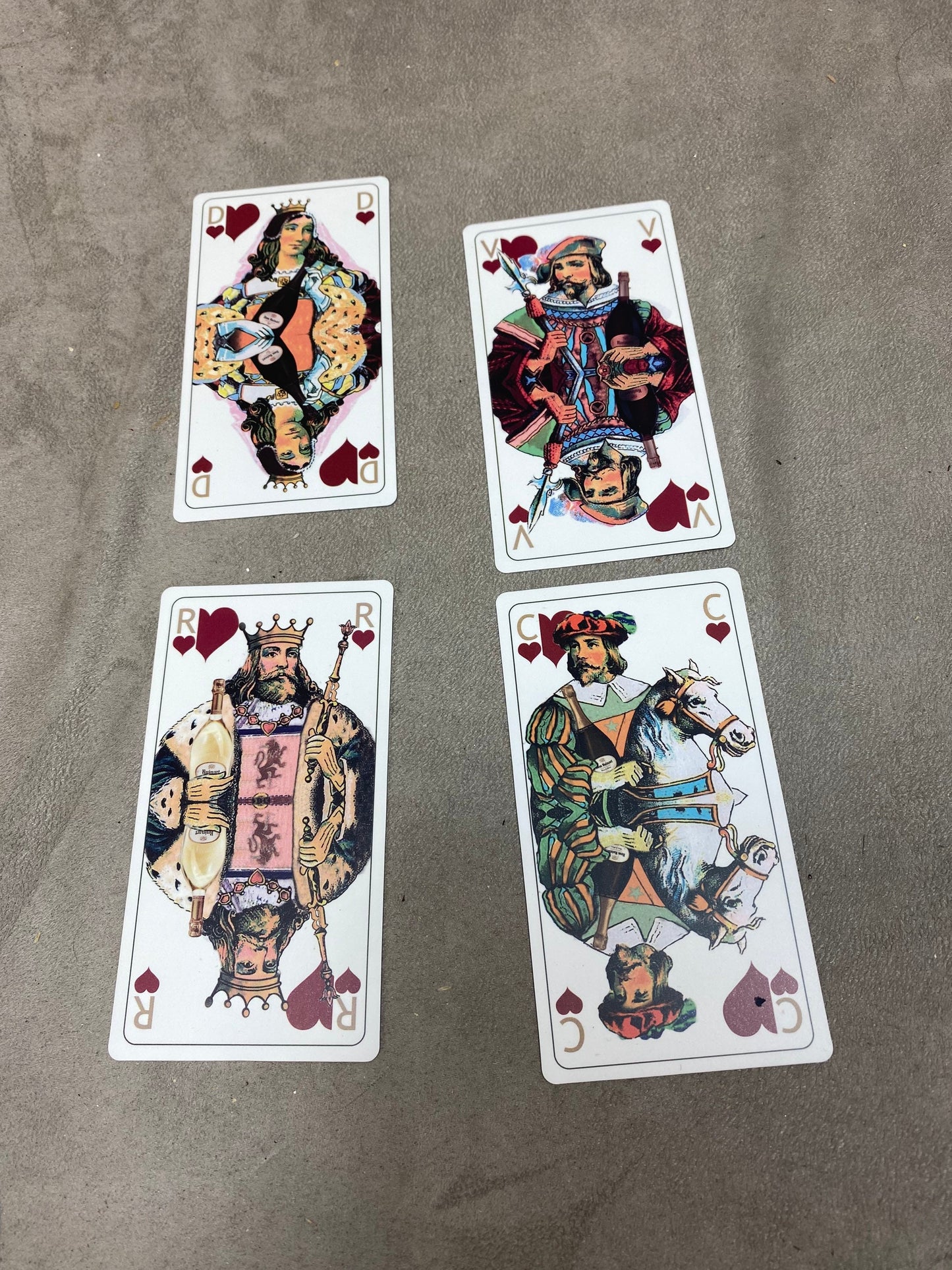 SELTENES komplettes Ruinart Champagner Tarot Kartenspiel mit Champagner und Fragebogenkarten der Marke Ruinart 1990er Jahre