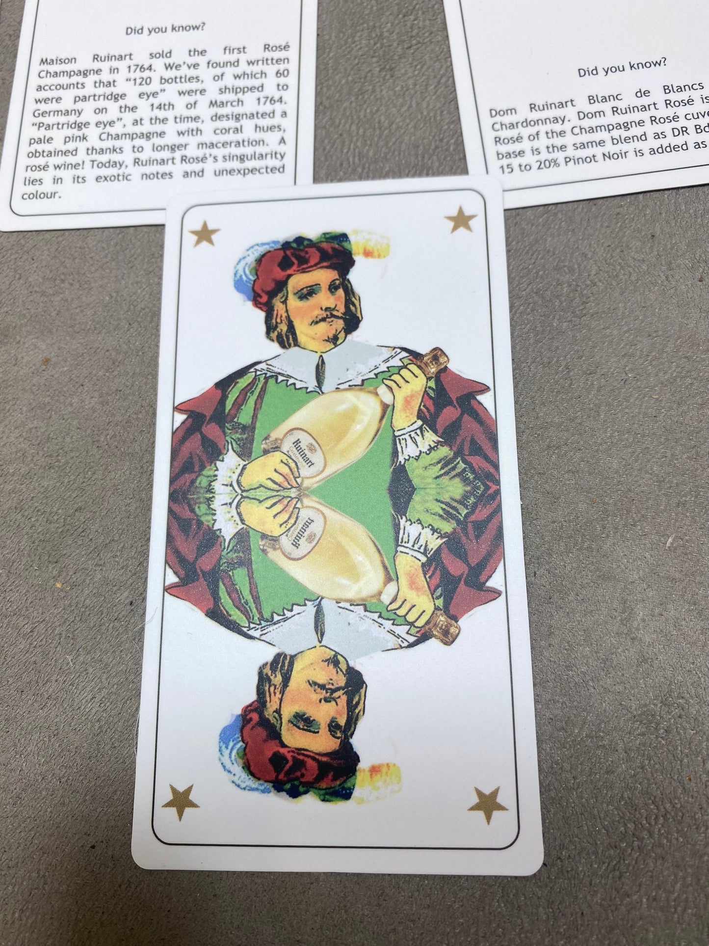 SELTENES komplettes Ruinart Champagner Tarot Kartenspiel mit Champagner und Fragebogenkarten der Marke Ruinart 1990er Jahre