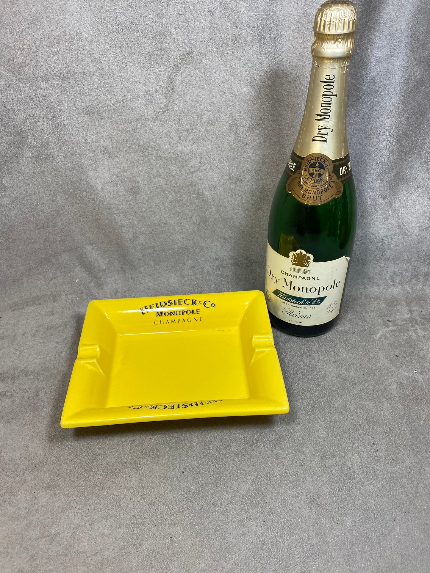 Cendrier en céramique jaune REVOL champagne Heidsieck & Co Dry Monopole vintage Made in France