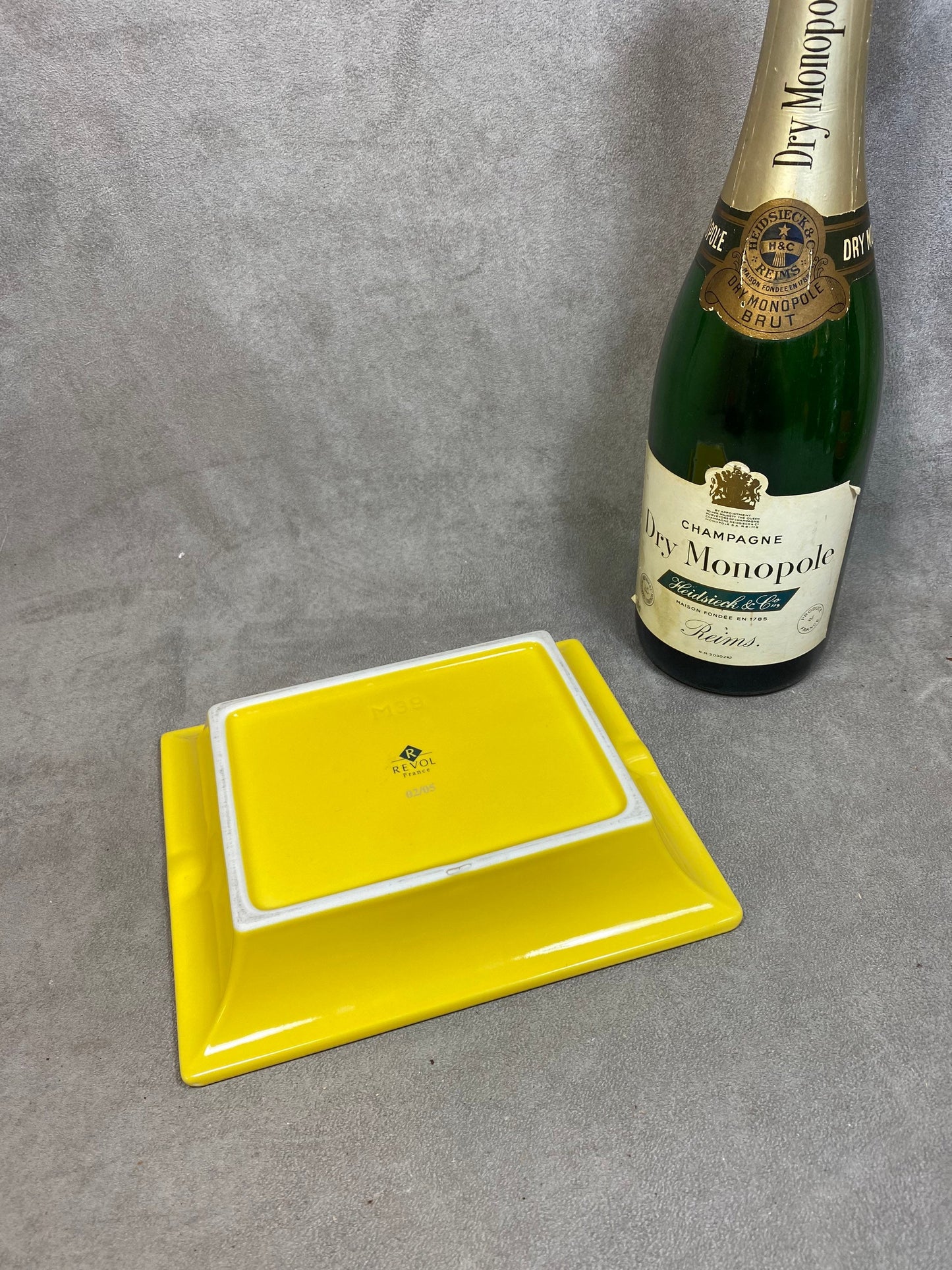 Cendrier en céramique jaune REVOL champagne Heidsieck & Co Dry Monopole vintage Made in France