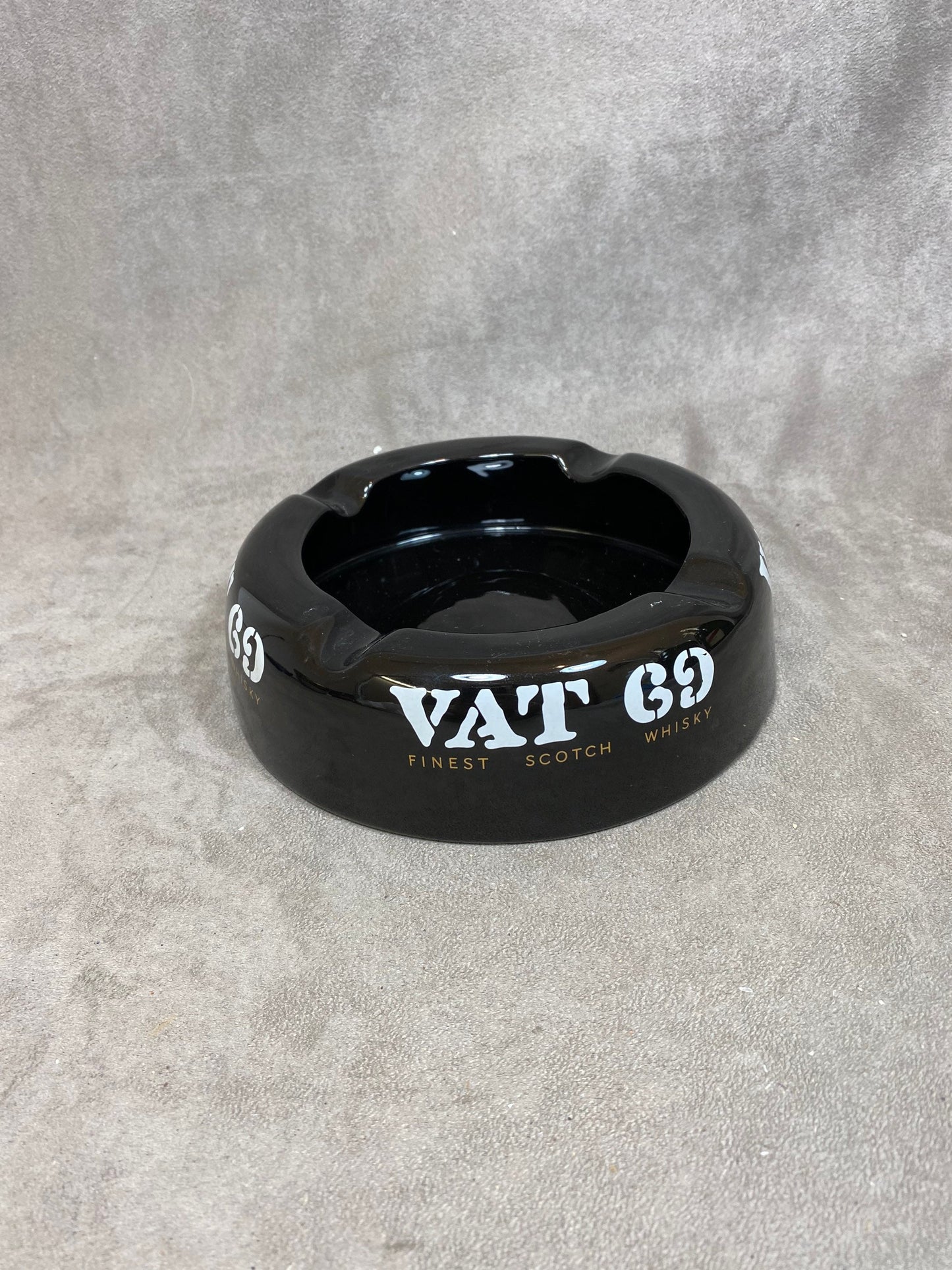 RARE XXL VAT 69 Finest Scotch Whisky Ashtray in Vintage Black Porcelain Wade Made in England