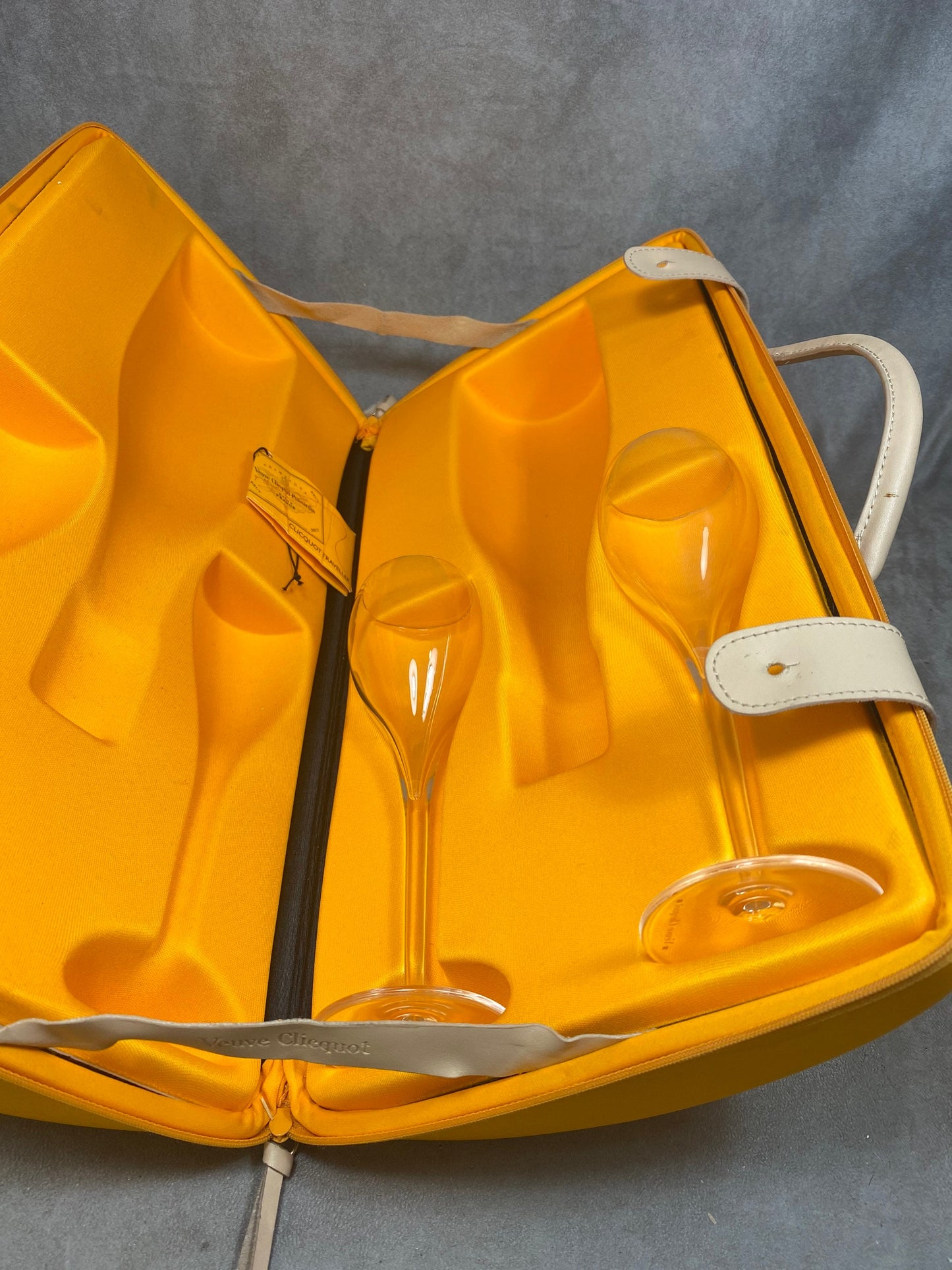 Veuve Clicquot bag for champagne bottle with its two flutes Made in France