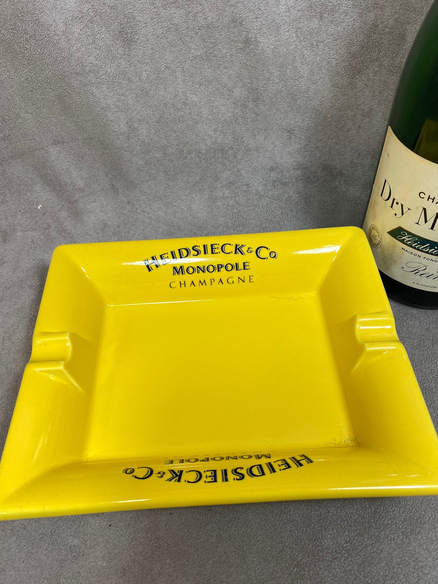 Cendrier en céramique jaune REVOL champagne Heidsieck & Co Dry Monopole vintage Made in France