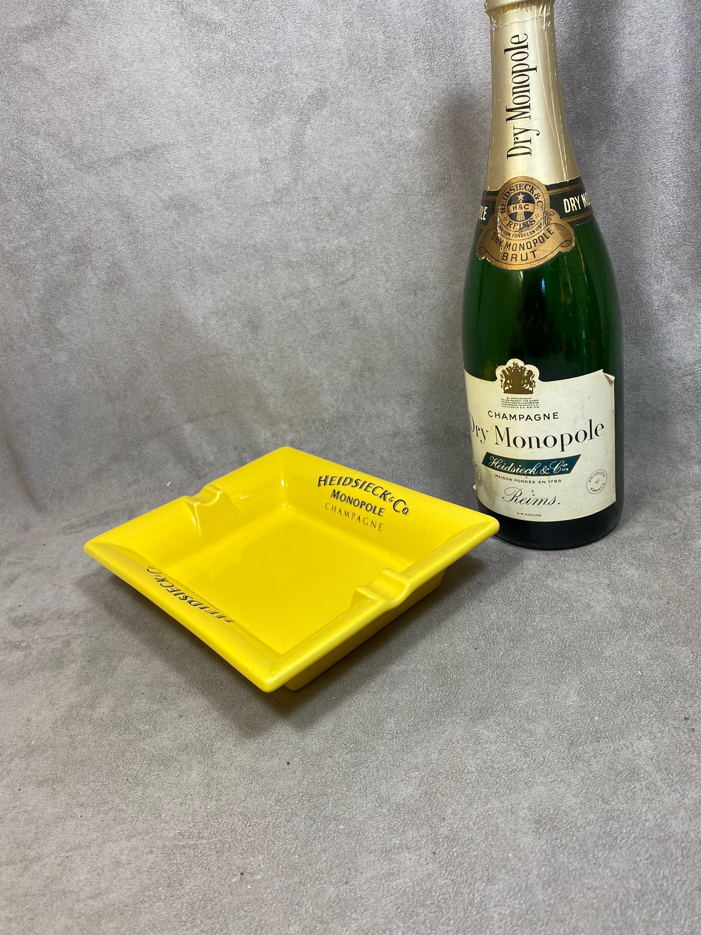 Cendrier en céramique jaune REVOL champagne Heidsieck & Co Dry Monopole vintage Made in France