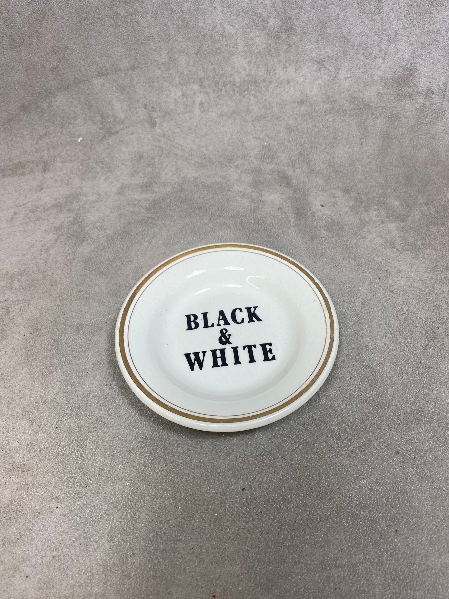 Cendrier Black&White Whisky vintage en porcelaine Keller et Guerin Années 1980