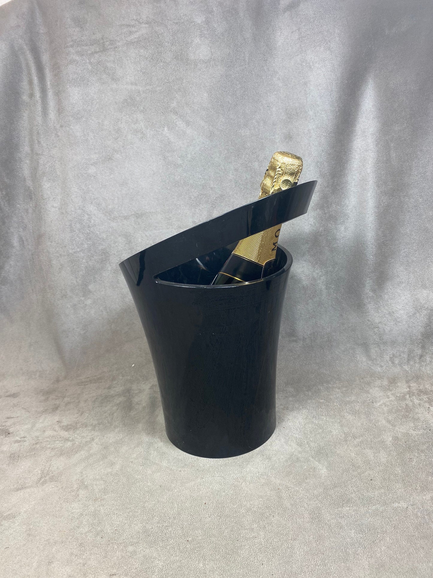 Seau à champagne en plastique noir Möet & Chandon vintage Jean-Marc Gady design