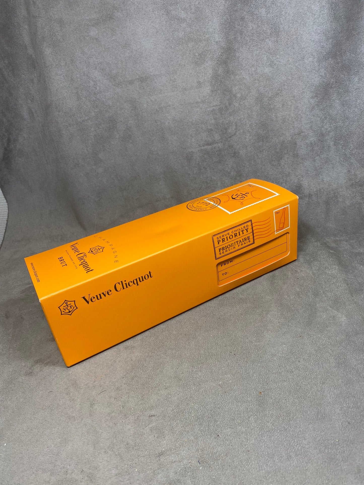 Veuve Clicquot porte bouteille Etui de bouteille de champagne en forme d'enveloppe géante Ponsardin Années 1990