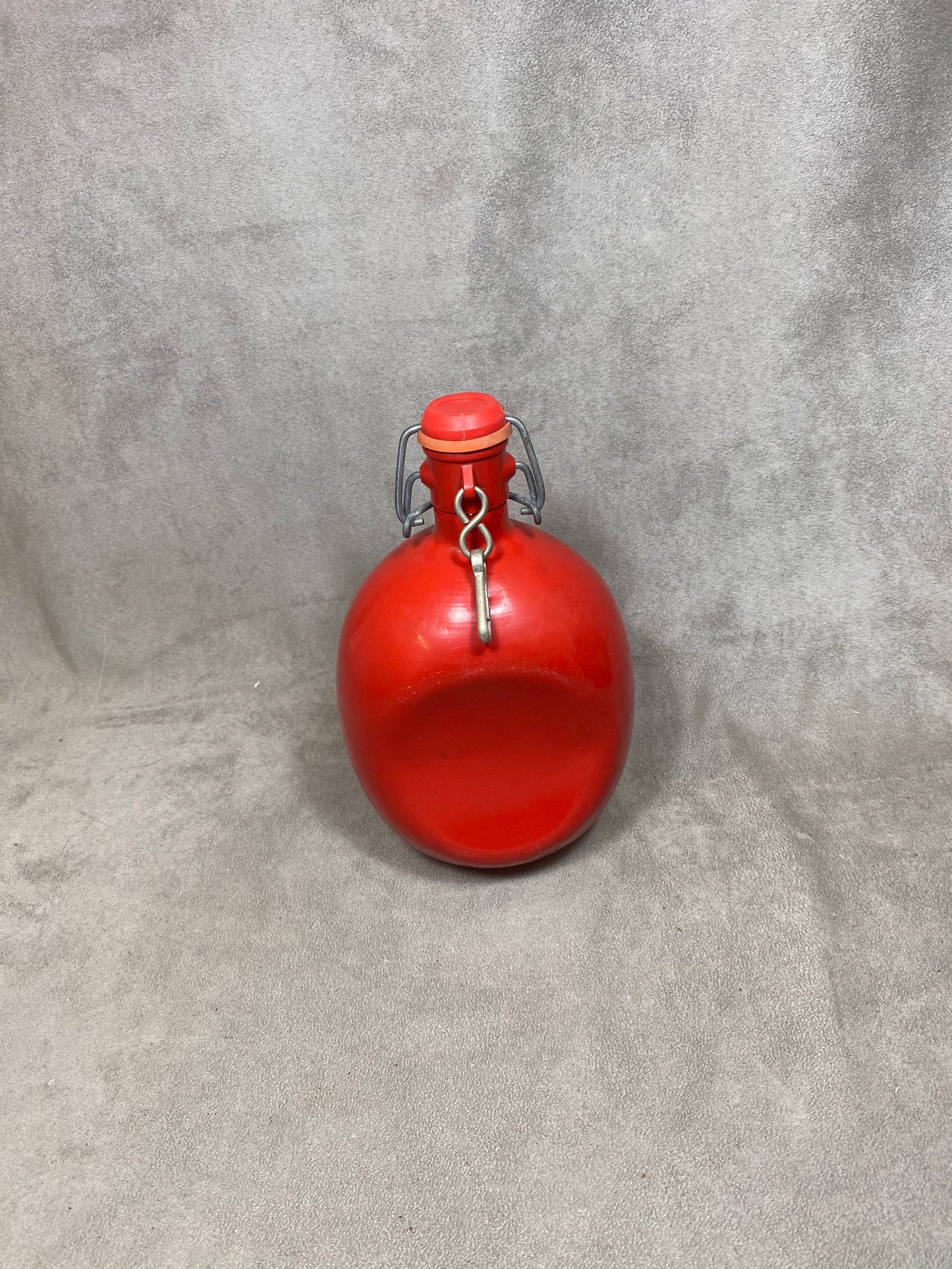 Le Grand Tétras red aluminum flask with vintage mechanical cap, capacity 1 liter, Made in France