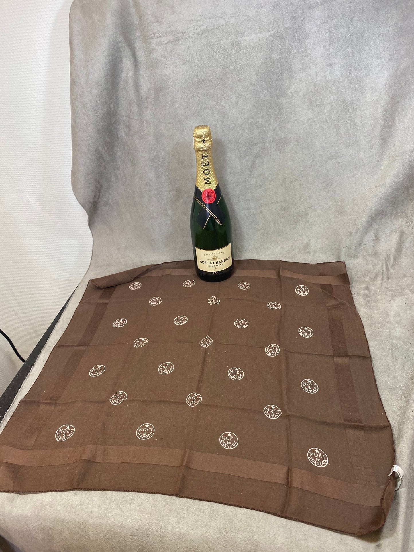 RARE Pochette en soie champagne Moet et Chandon vintage Made in France