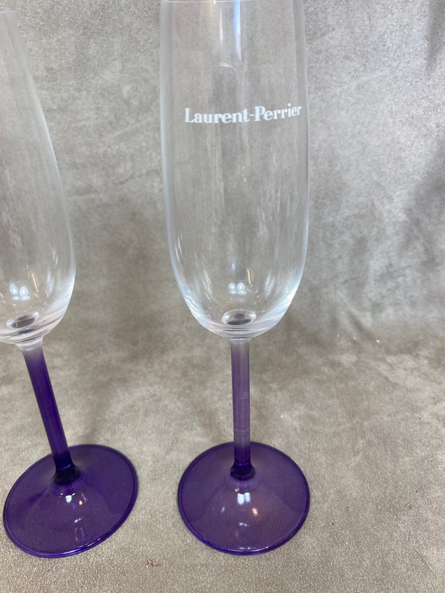 Lot de 2 flutes en verre violet vintage  Champagne Laurent-Perrier Made in france