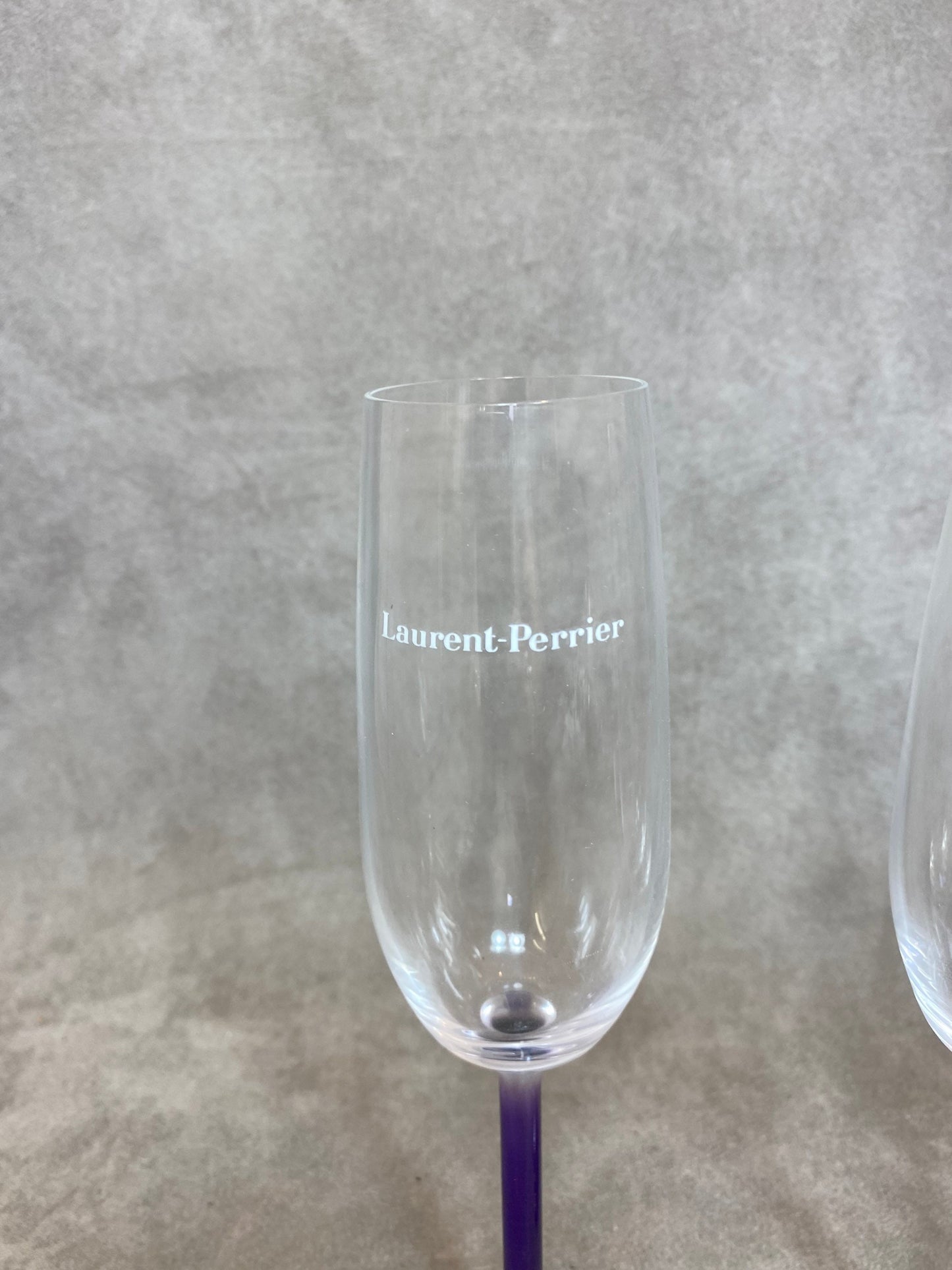 Lot de 2 flutes en verre violet vintage  Champagne Laurent-Perrier Made in france