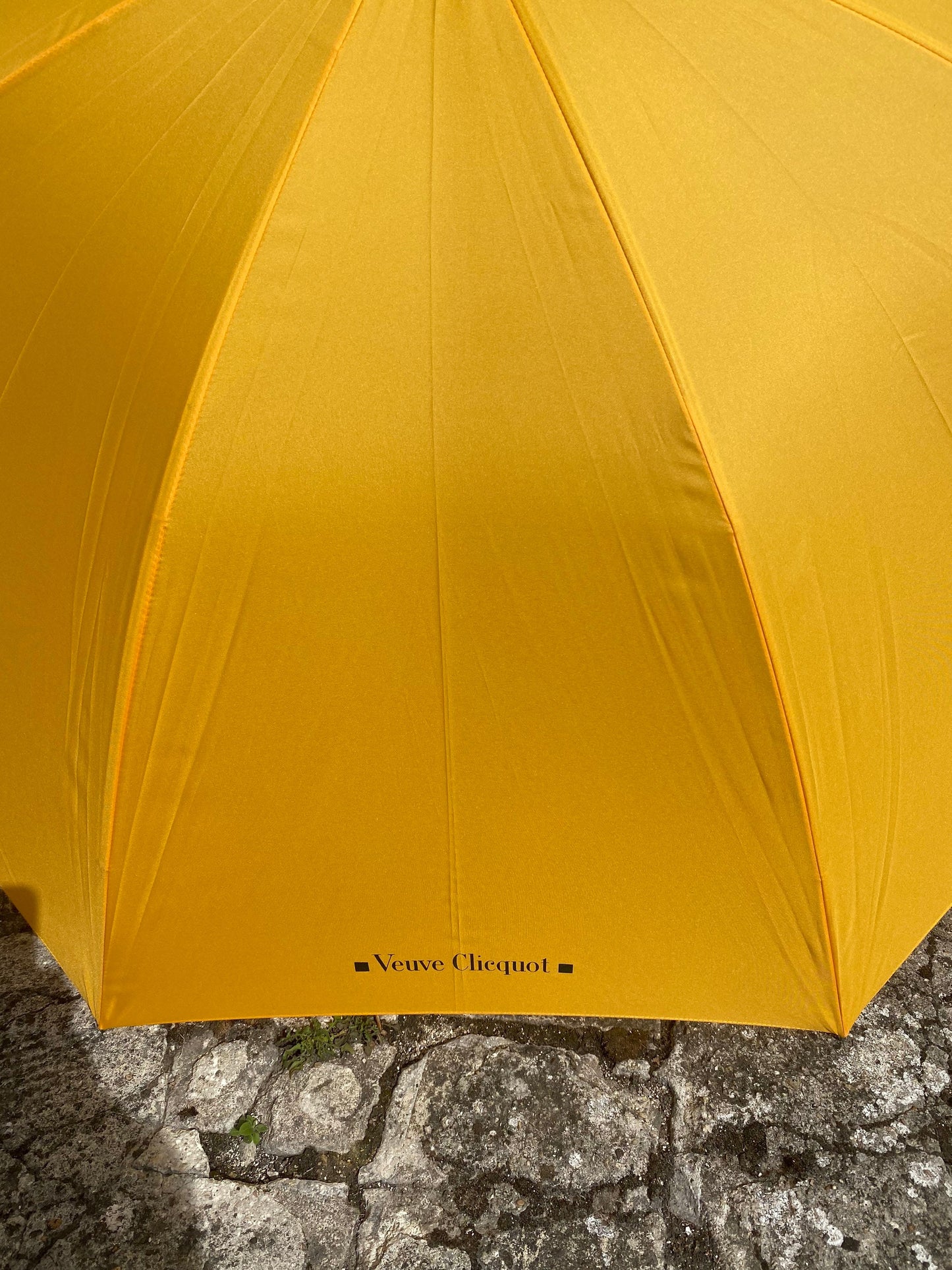 RARE Parapluie Veuve Clicquot en polyester orange vintage Made in France