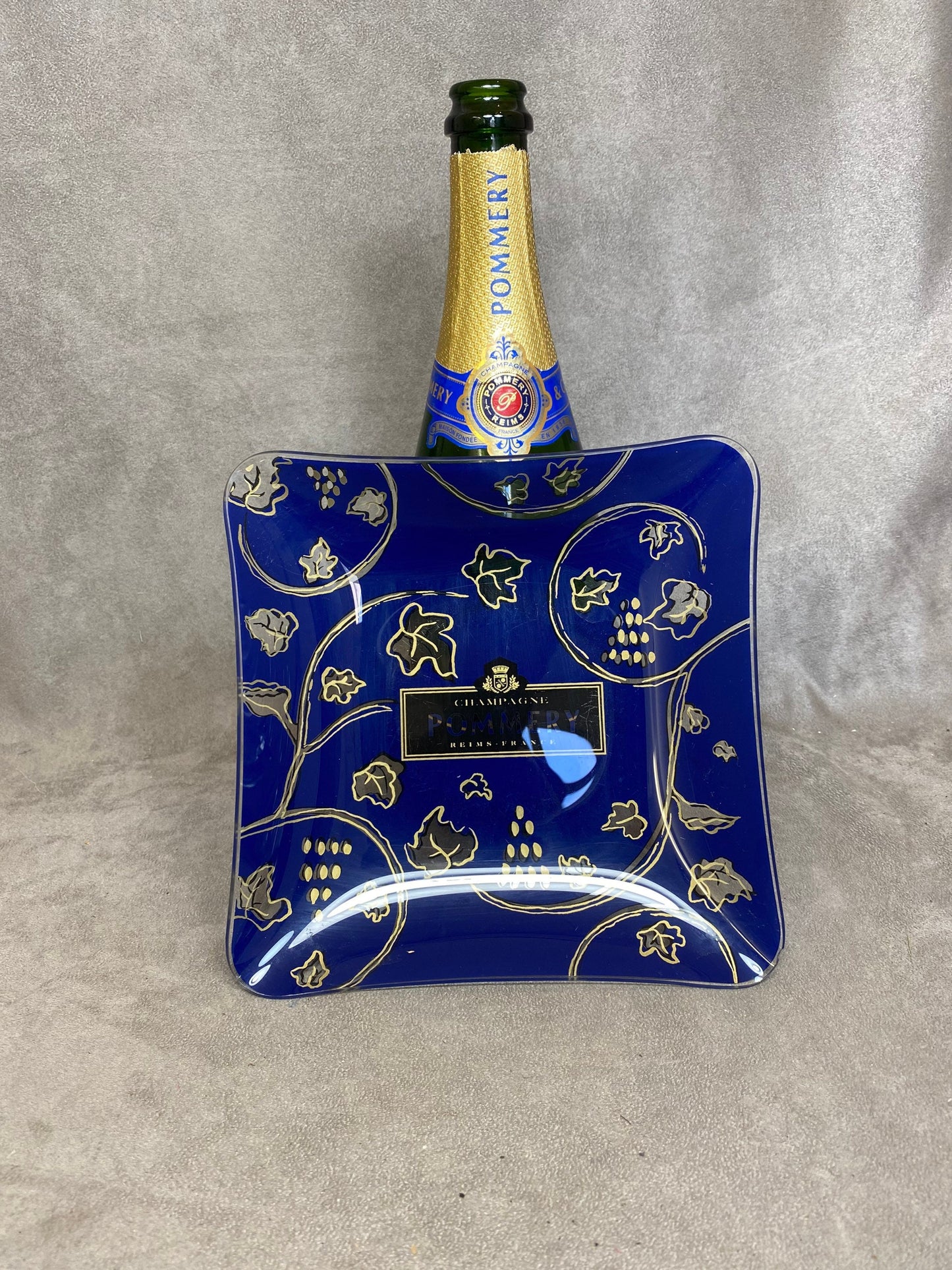 Cendrier de collection champagne POMMERY en verre bleu vintage made in france