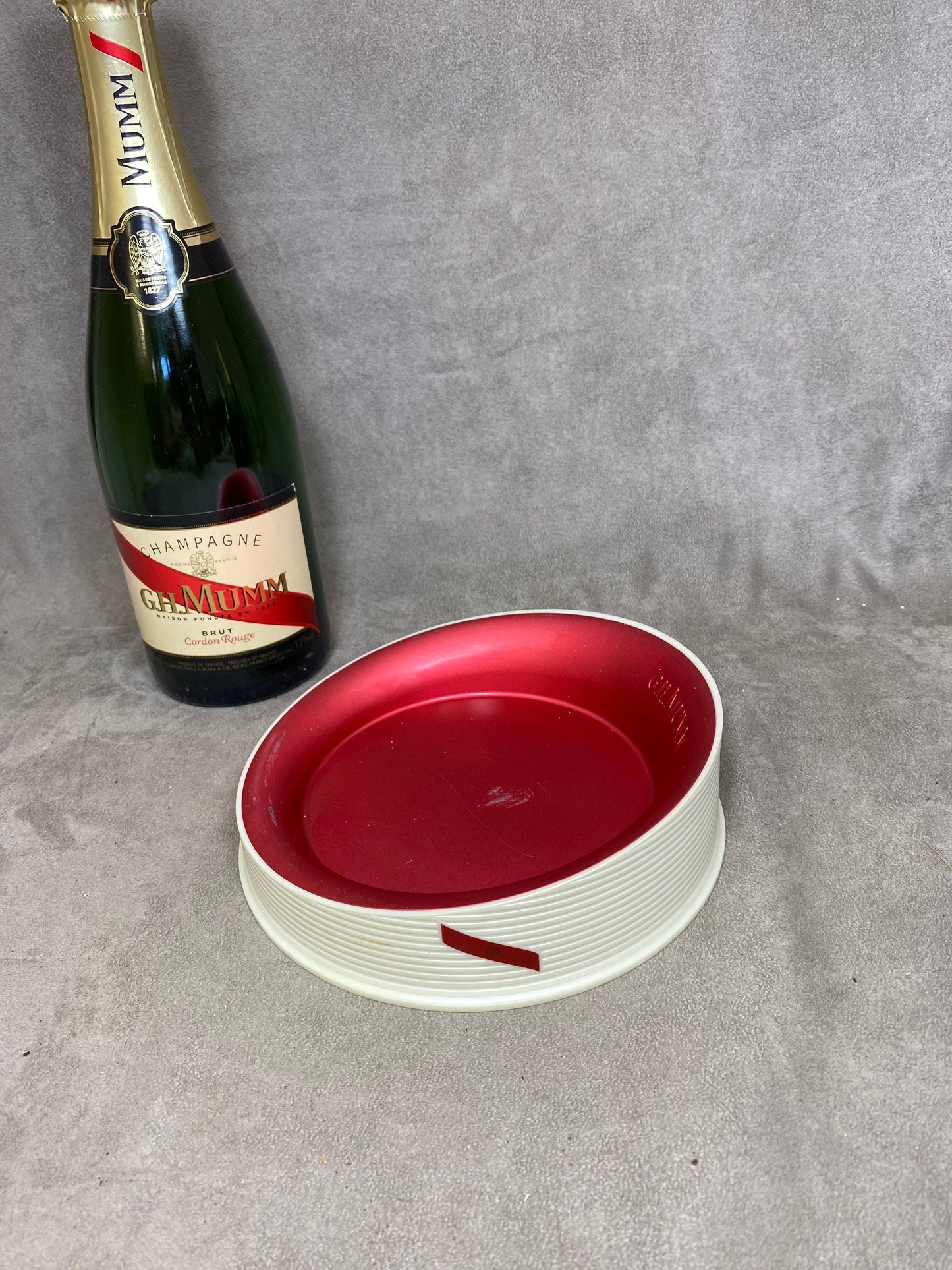 Plateau rond MUMM pour 421  en plastique et aluminium champagne vintage Made in France