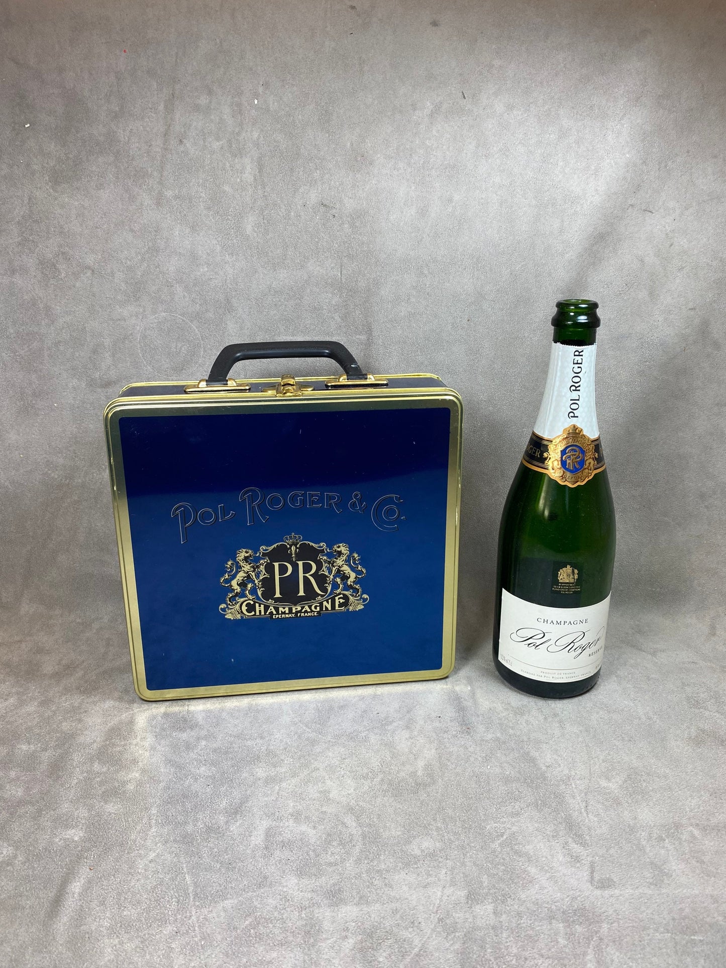 RARE Boite malette avec poignée champagne Pol Roger en aluminium bleu Made in France Années 1980