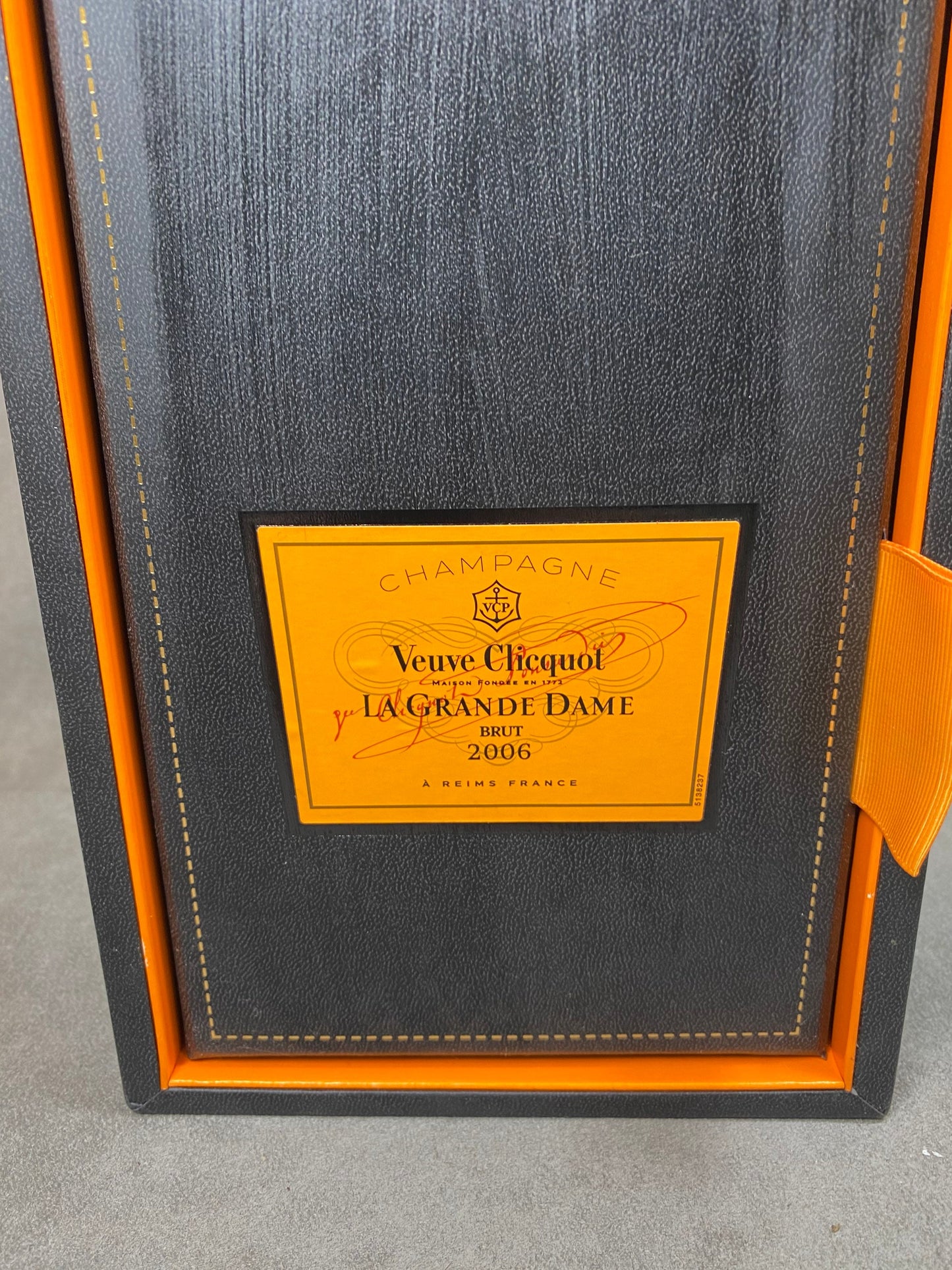 Veuve Clicquot schwarzer Flaschenhalter La Grande Dame Clicquot 2006er