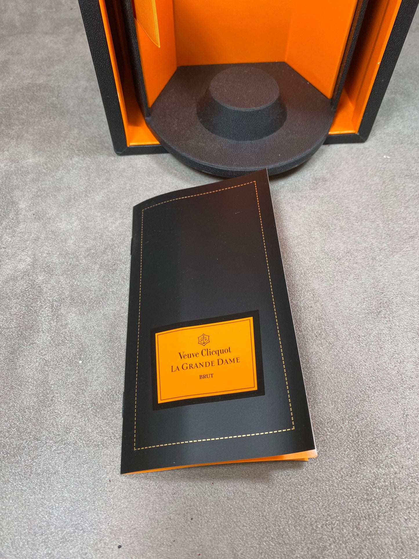 Veuve Clicquot schwarzer Flaschenhalter La Grande Dame Clicquot 2006er