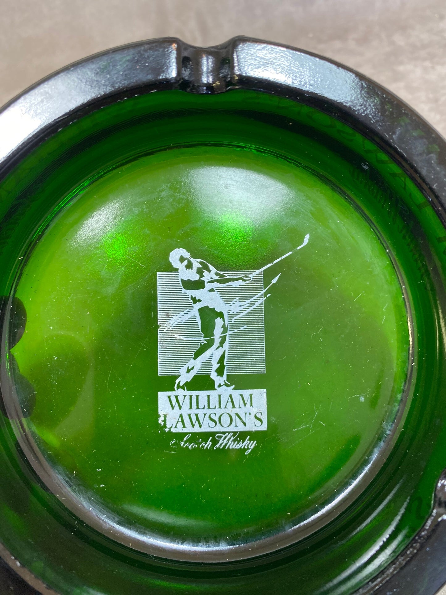 Grand cendrier en verre vert whisky William Lawson  vintage made in France