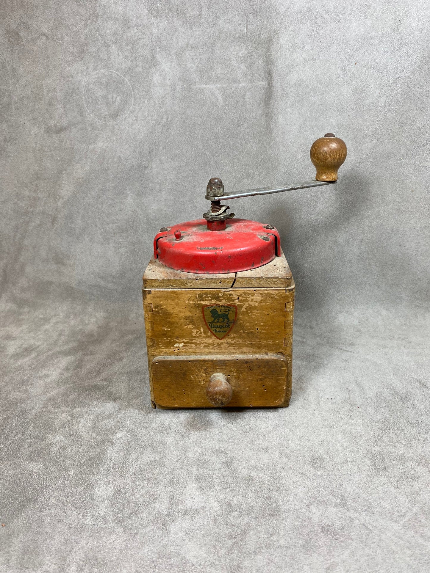Peugeot Frères red sheet metal and wood coffee grinder EX model dated between 1947 and 1960 Shabby chic Made in France
