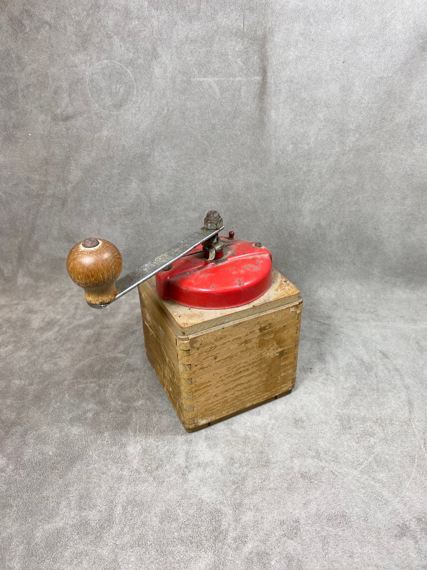 Peugeot Frères red sheet metal and wood coffee grinder EX model dated between 1947 and 1960 Shabby chic Made in France