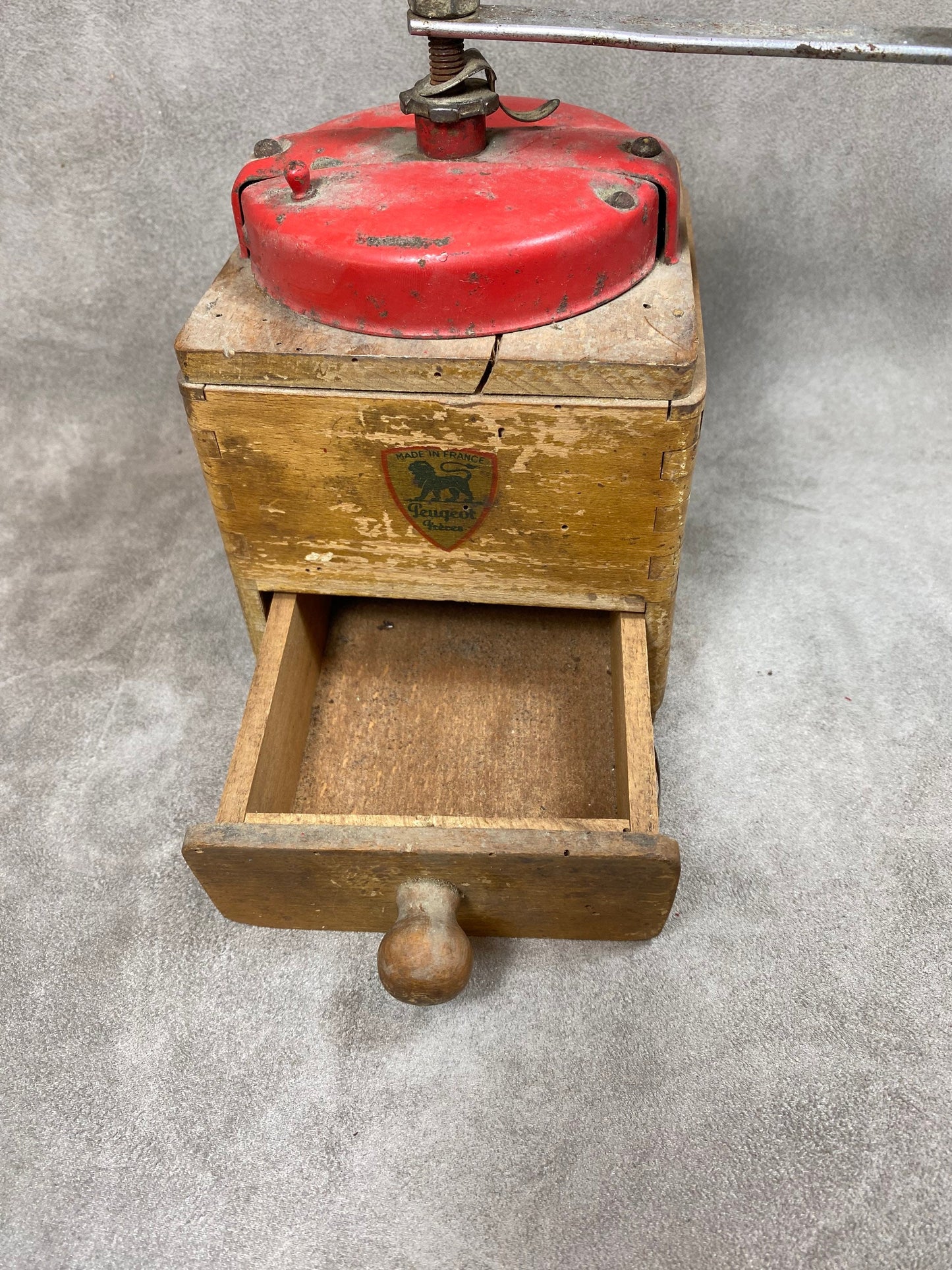 Peugeot Frères red sheet metal and wood coffee grinder EX model dated between 1947 and 1960 Shabby chic Made in France