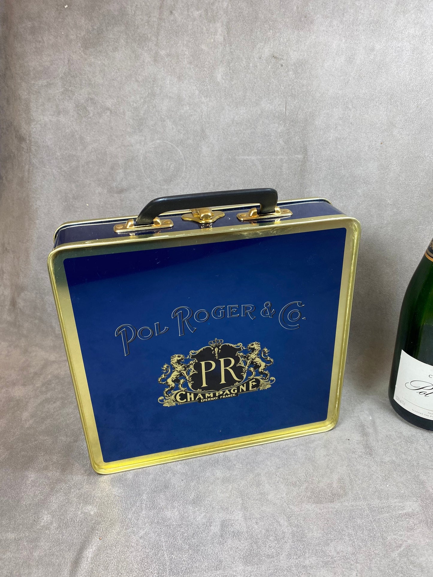 RARE Boite malette avec poignée champagne Pol Roger en aluminium bleu Made in France Années 1980