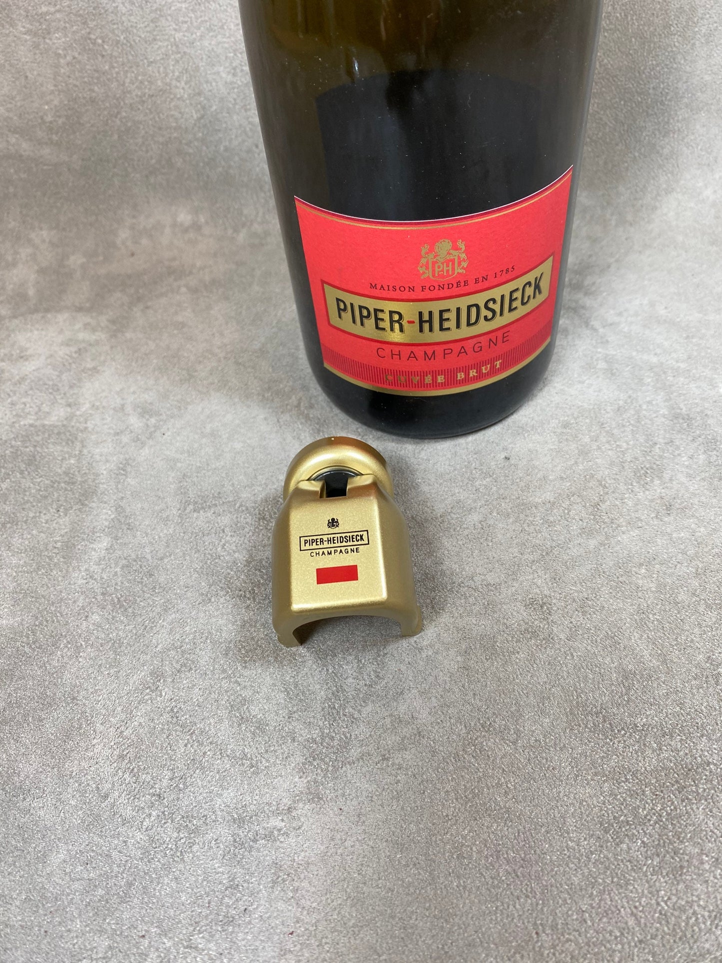 Champagne Piper plastic stopper for opened champagne bottles