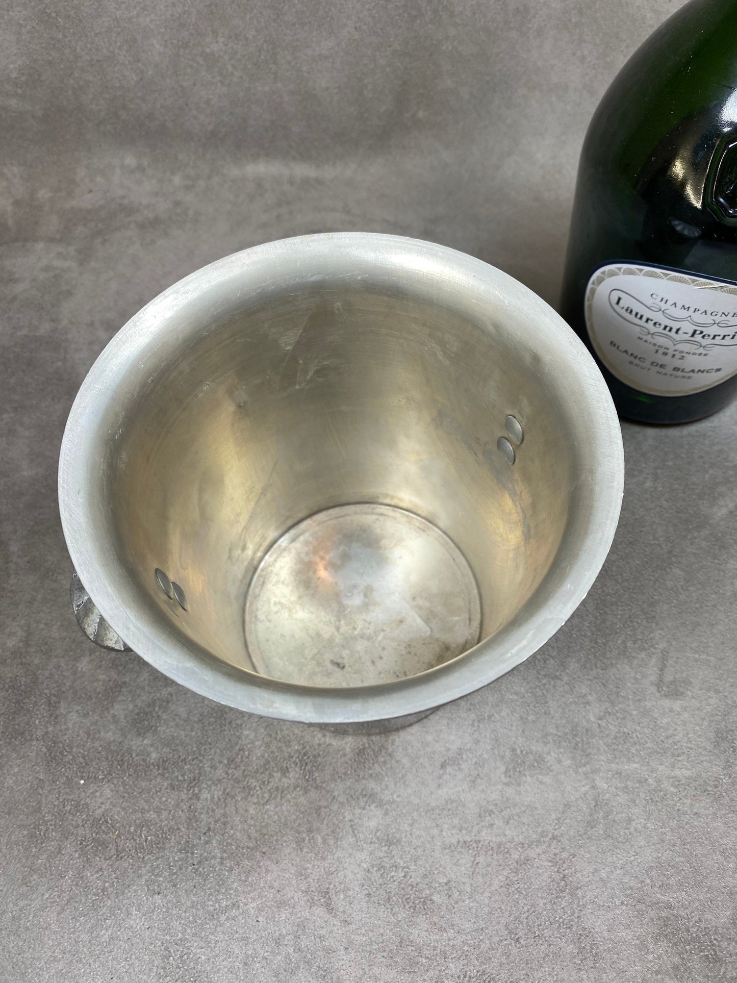 SELTENER kleiner Vintage Laurent-Perrier Aluminium Champagnerkühler Eiskübel hergestellt in Frankreich 1970er Jahre