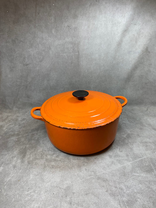 Cocotte en fonte orange Le Creuset Cousance vintage Made in France Années 1980