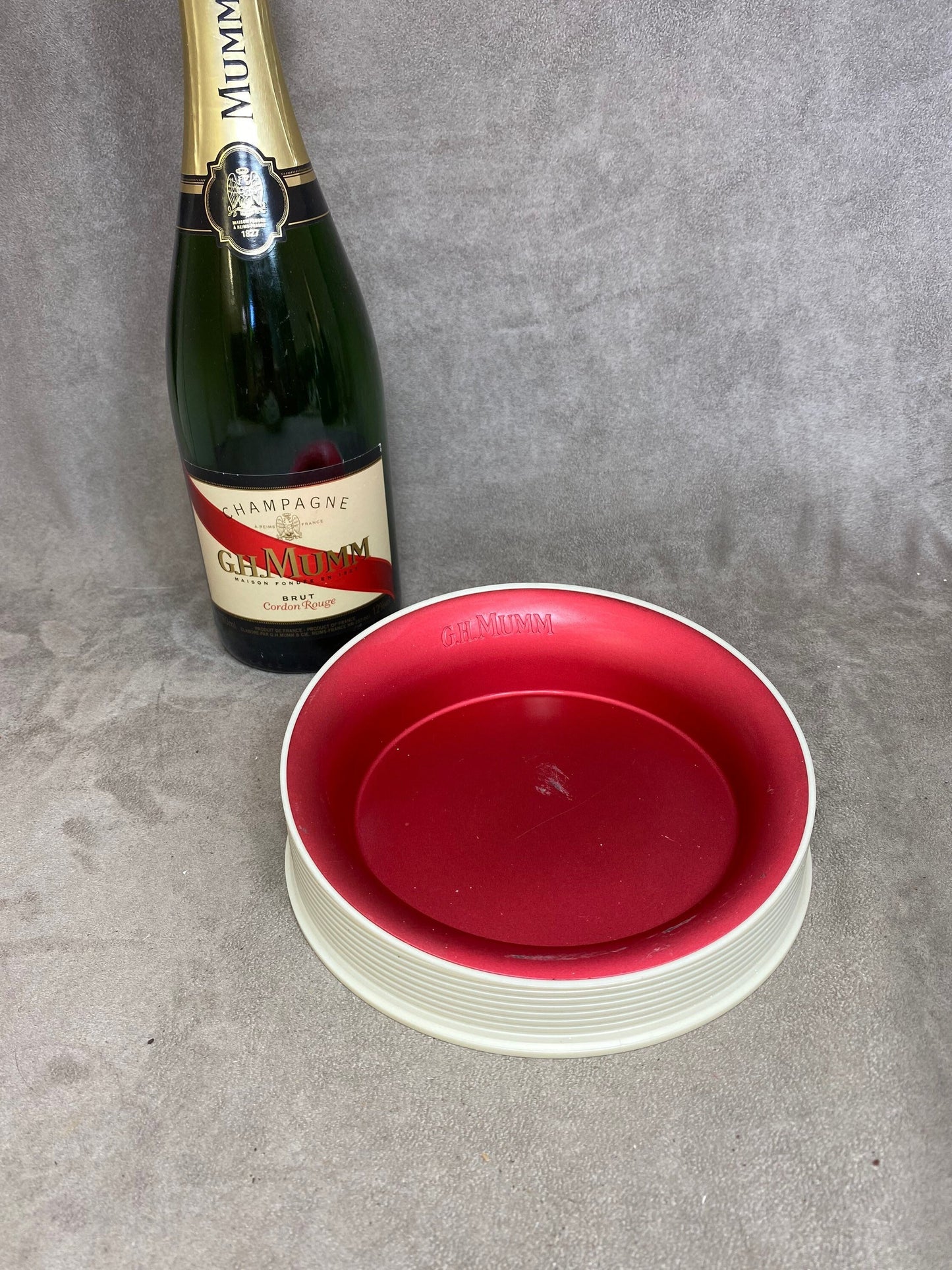 Plateau rond MUMM pour 421  en plastique et aluminium champagne vintage Made in France