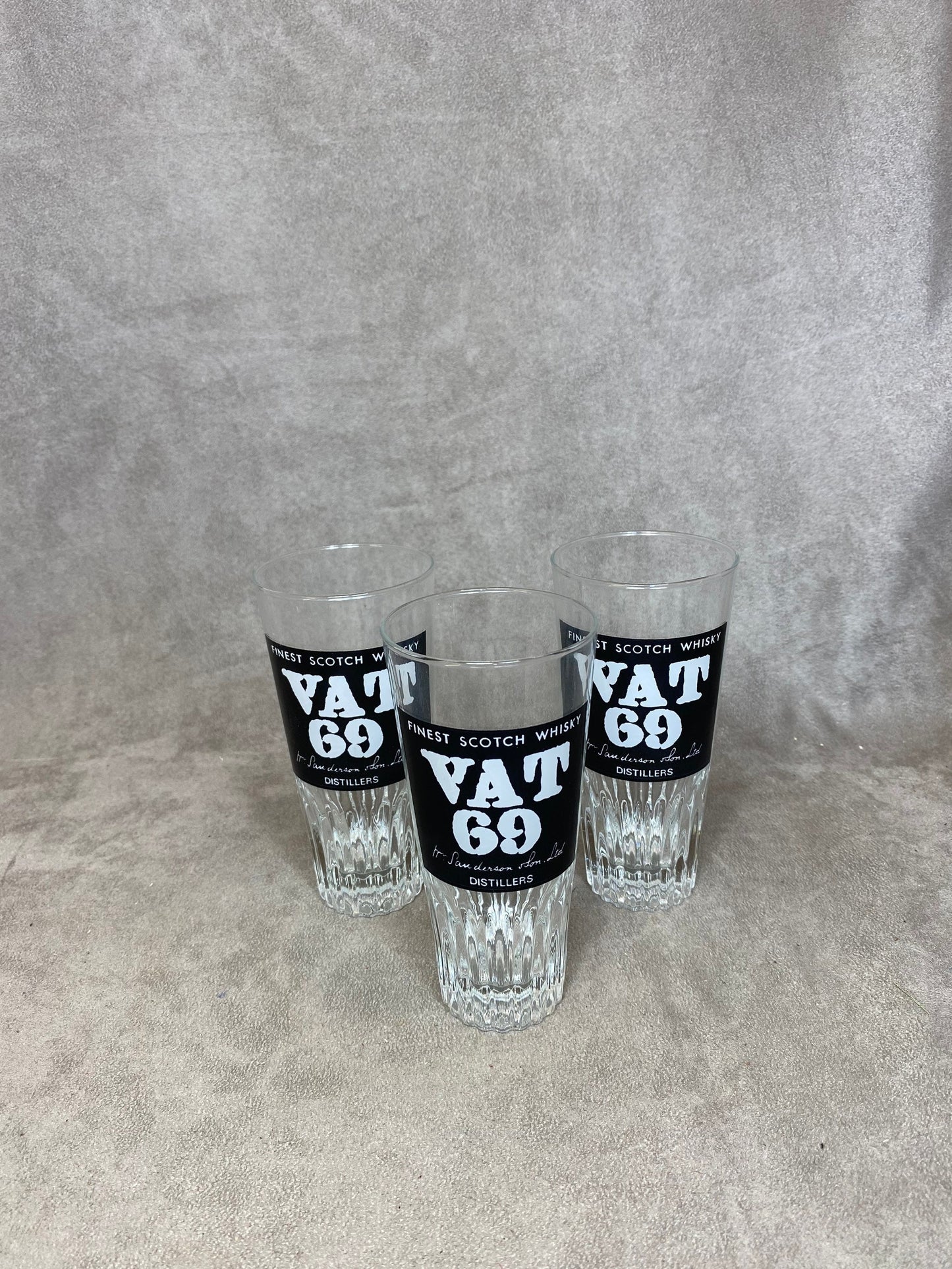 Set of 3 vintage VAT 69 Finest Scotch Whiskey glasses Made in France