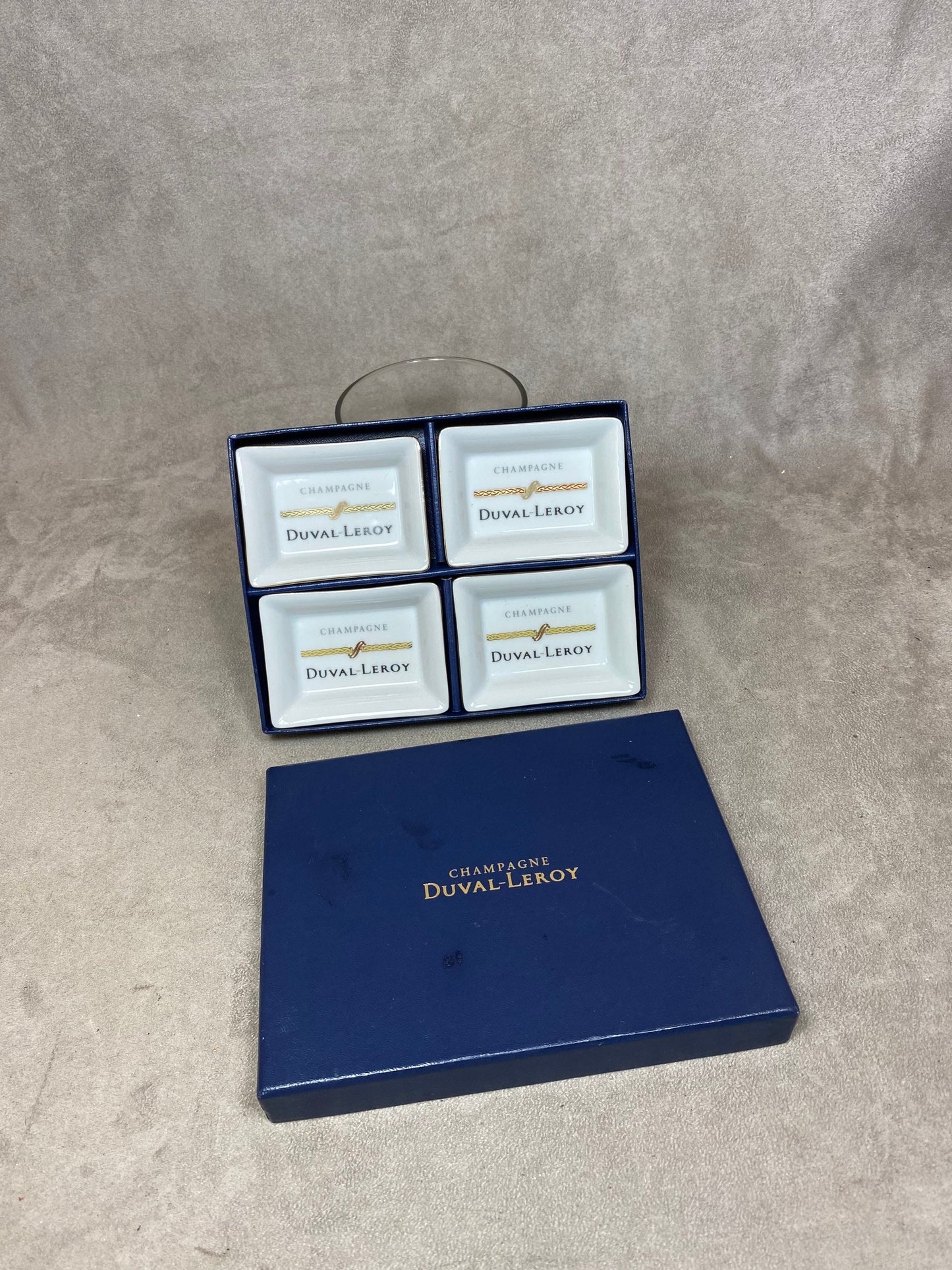 Set de 4 cendrier en faience blanche en coffret  vintage champagne Duval-Leroy Années 1990