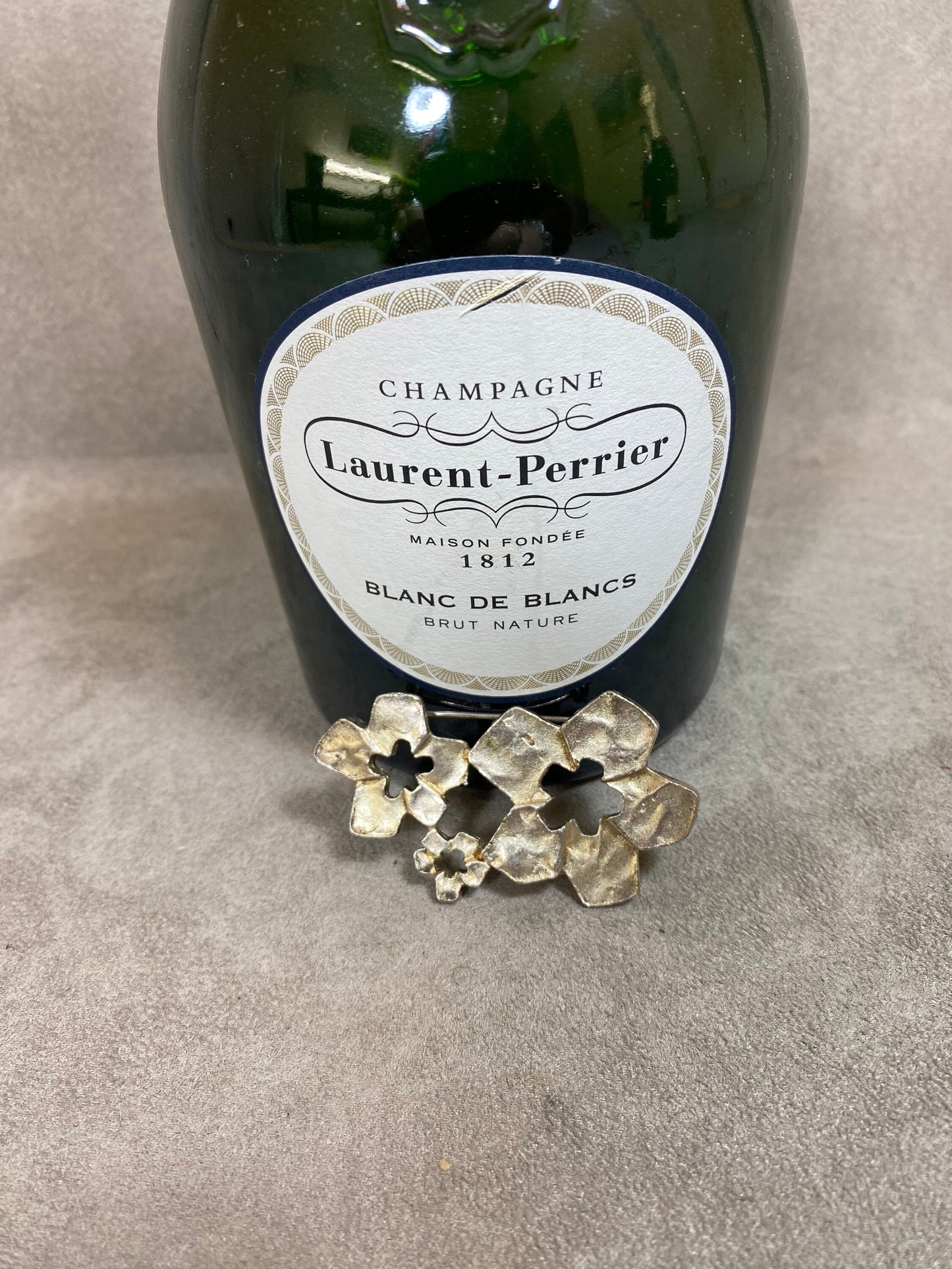 SELTENE hervorragende "Biche de Berre" Brosche Paris / Sonderausgabe Champagner Laurent-Perrier Made in France