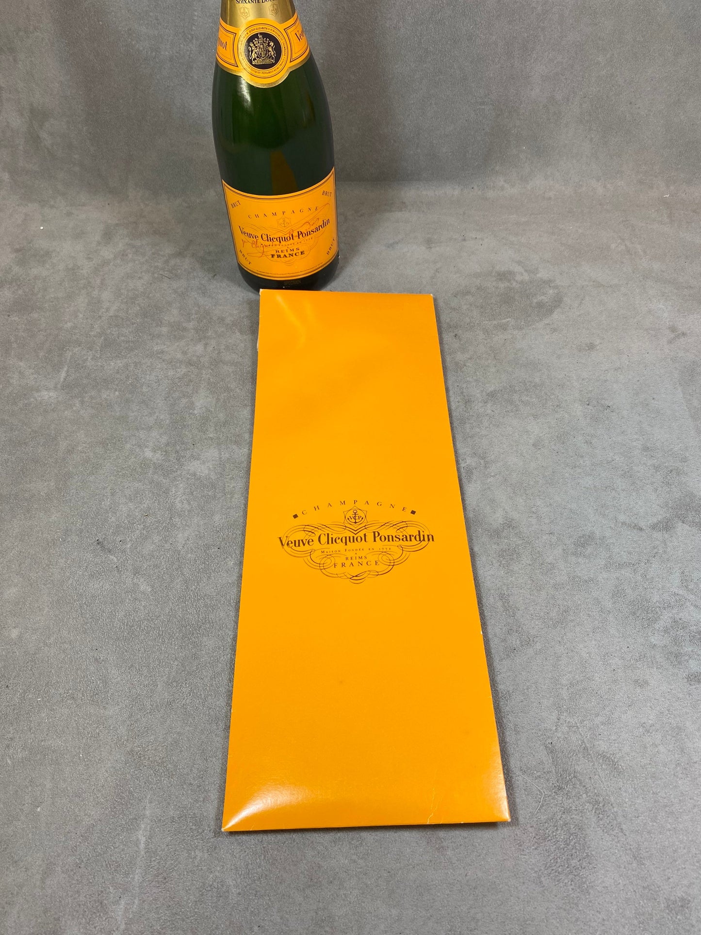 RARE Cravate en soie champagne Veuve Clicquot Ponsardin vintage neuve et emballé Made in France