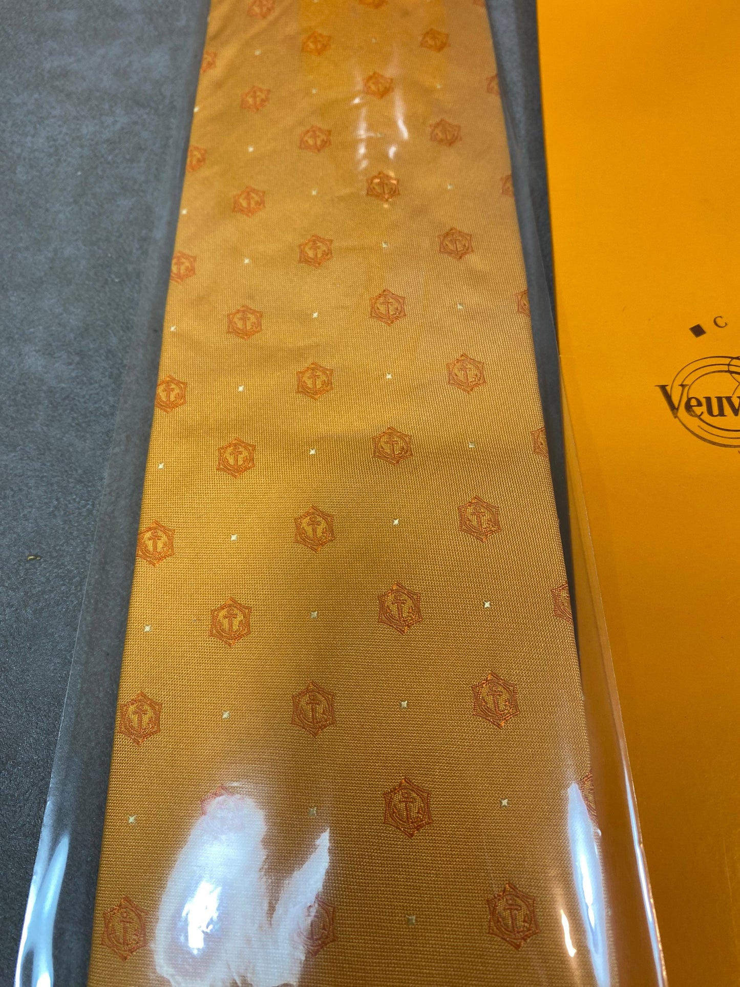 SELTENE Vintage Veuve Clicquot Ponsardin Champagner Seidenkrawatte Neu und verpackt Made in France