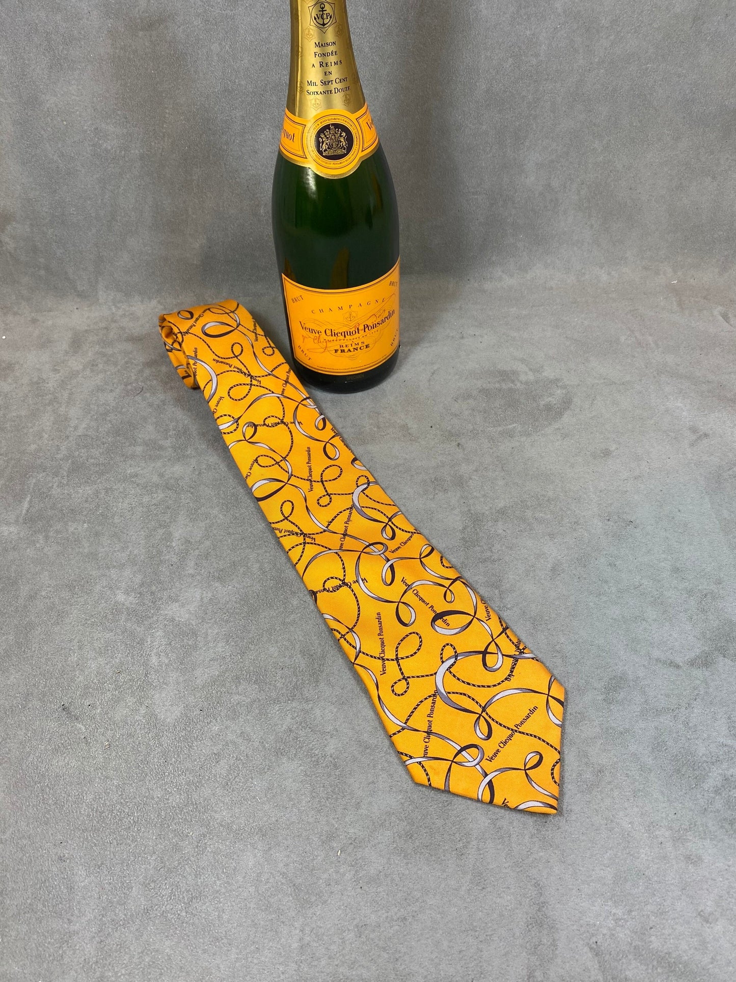 SELTENE Vintage Veuve Clicquot Ponsardin Champagner Seidenkrawatte Made in France