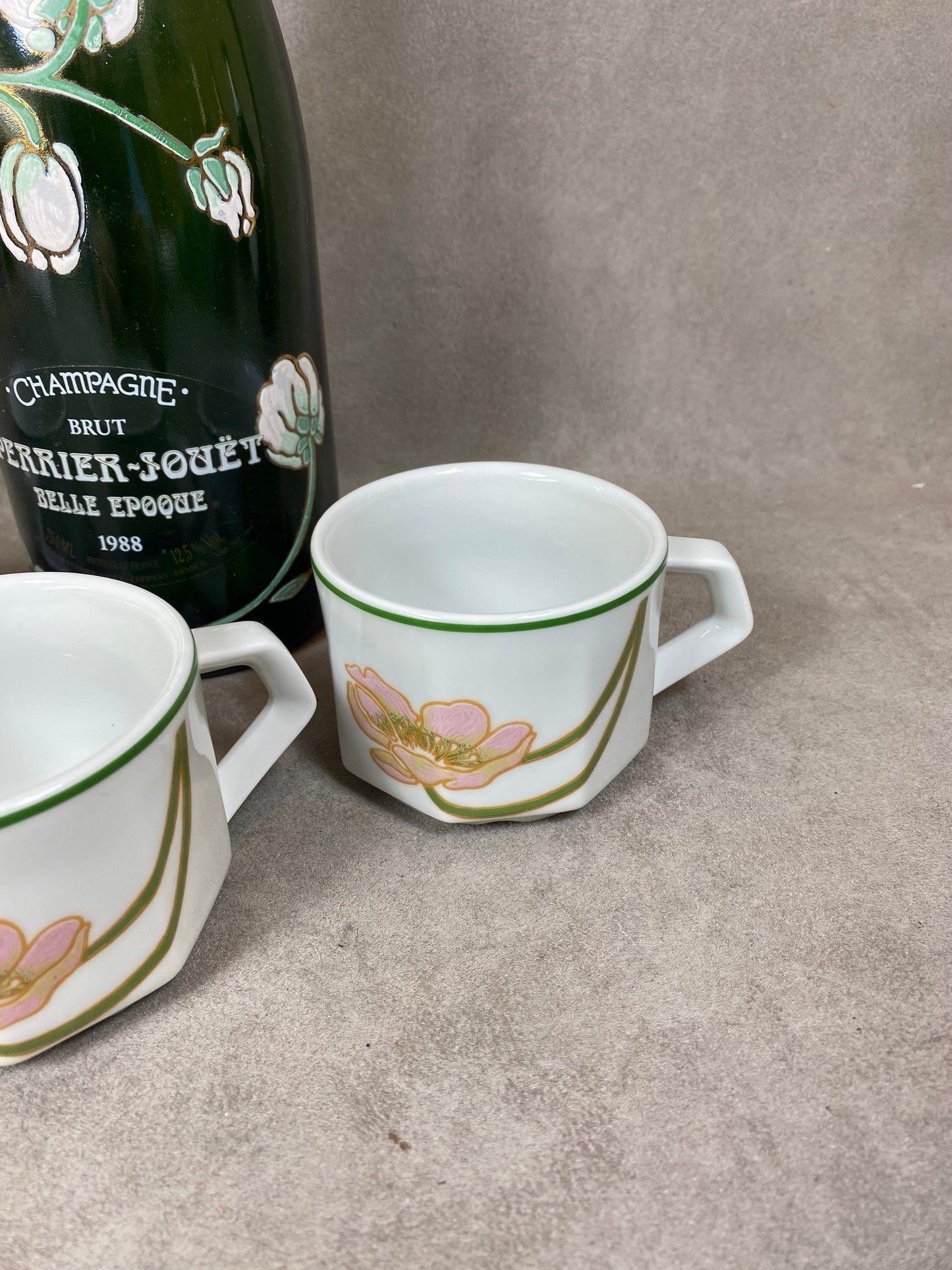 SELTENES Set mit 3 Perrier-Jouët Belle Epoque Porzellan Apilco Tassen Made in France 1970er Jahre