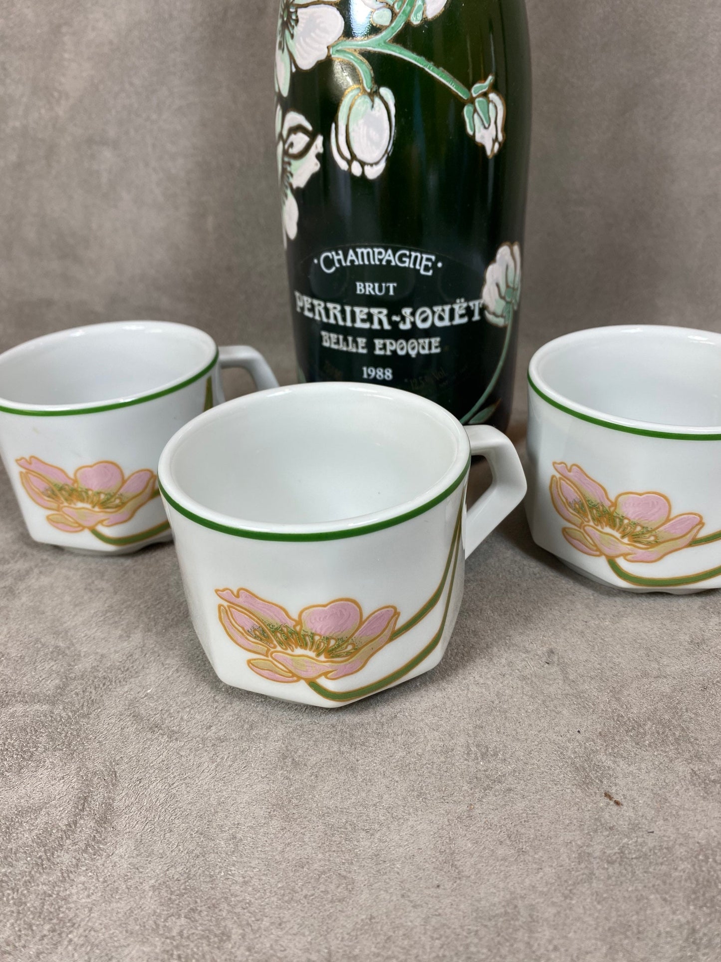 SELTENES Set mit 3 Perrier-Jouët Belle Epoque Porzellan Apilco Tassen Made in France 1970er Jahre