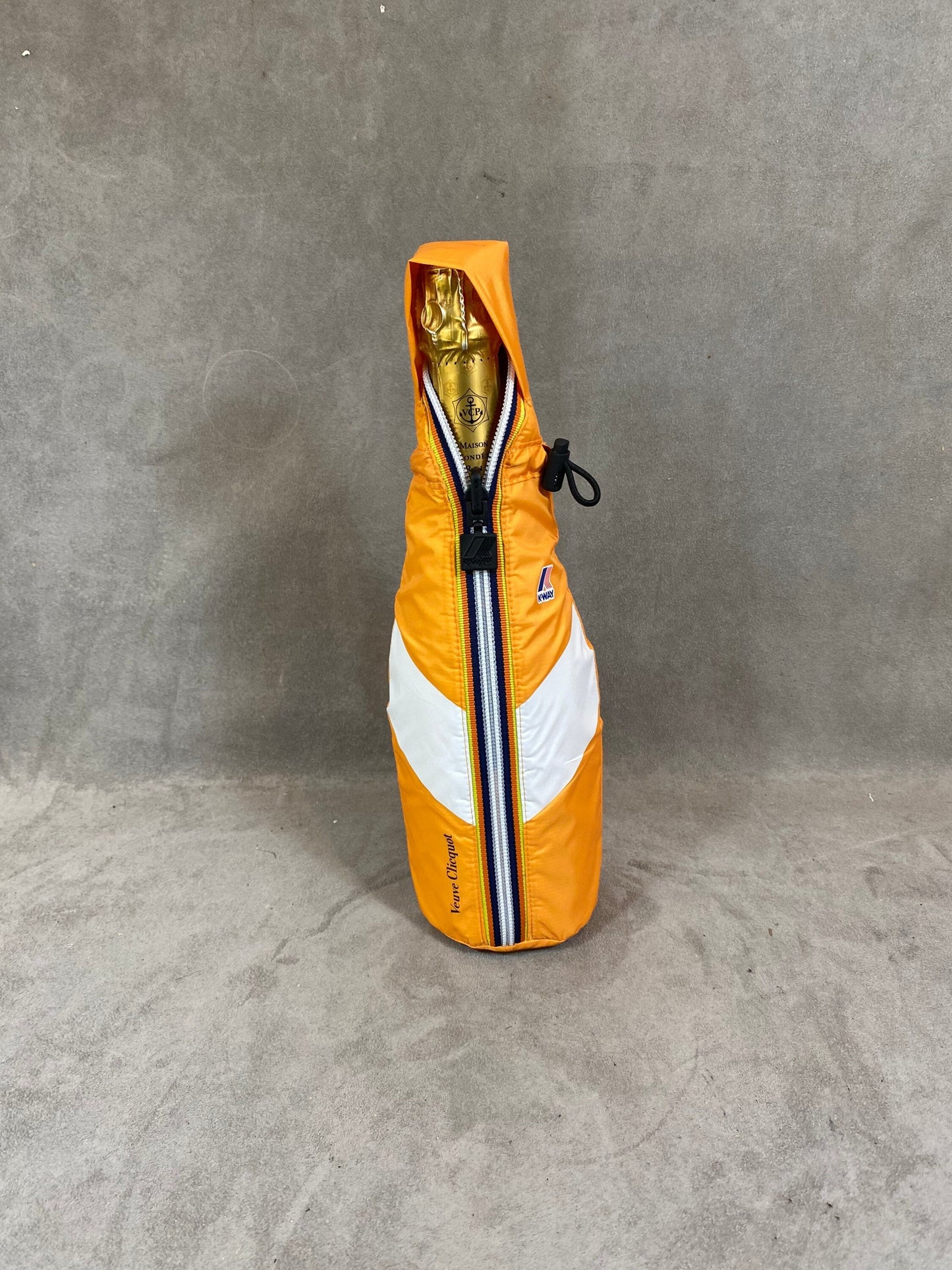 RARE Veuve Clicquot X K-WAY Sac pour bouteille servant aussi de sacoche vintage Années 2000