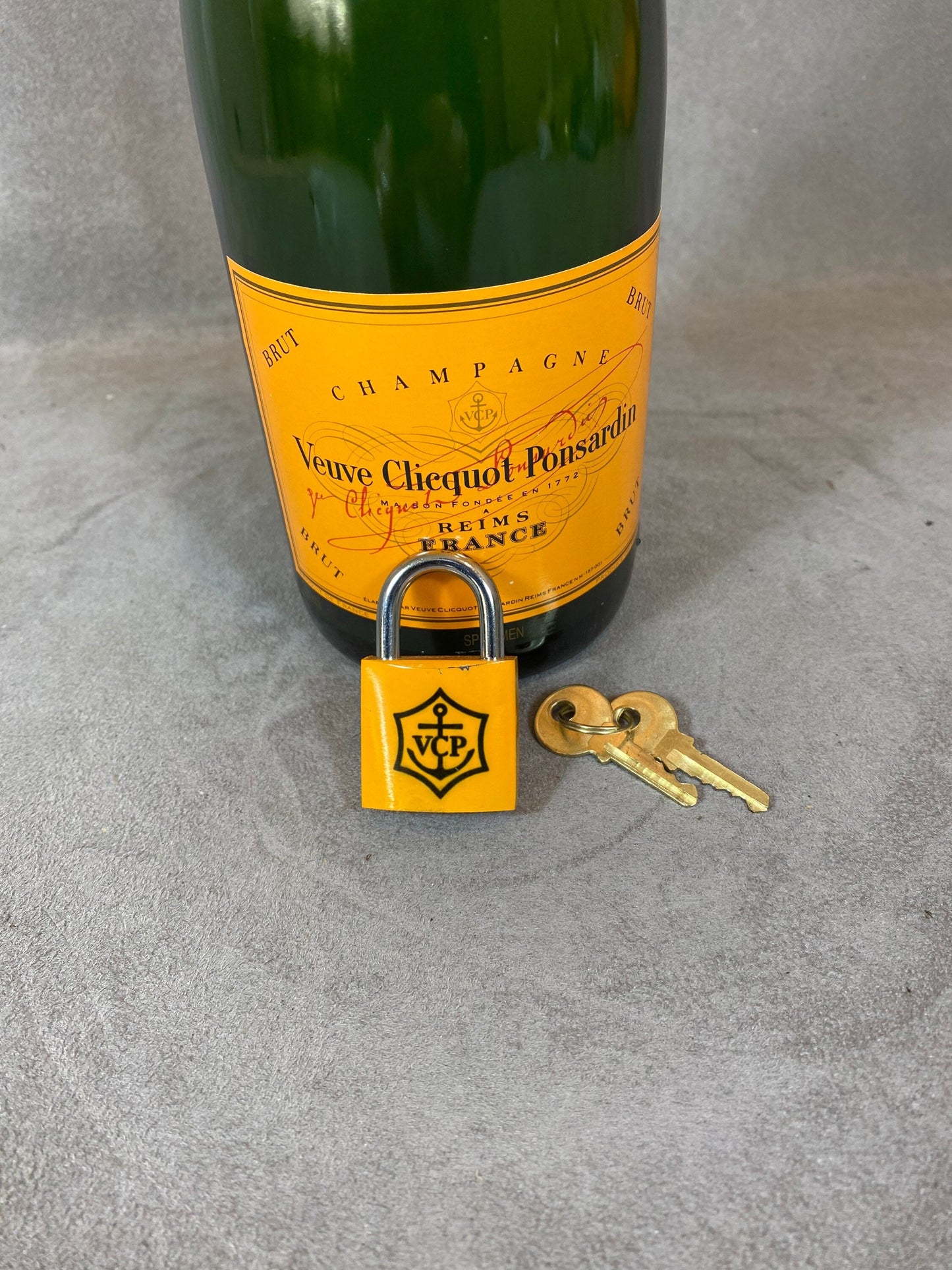 Padlock with 2 keys champagne Veuve Clicquot Ponsardin vintage