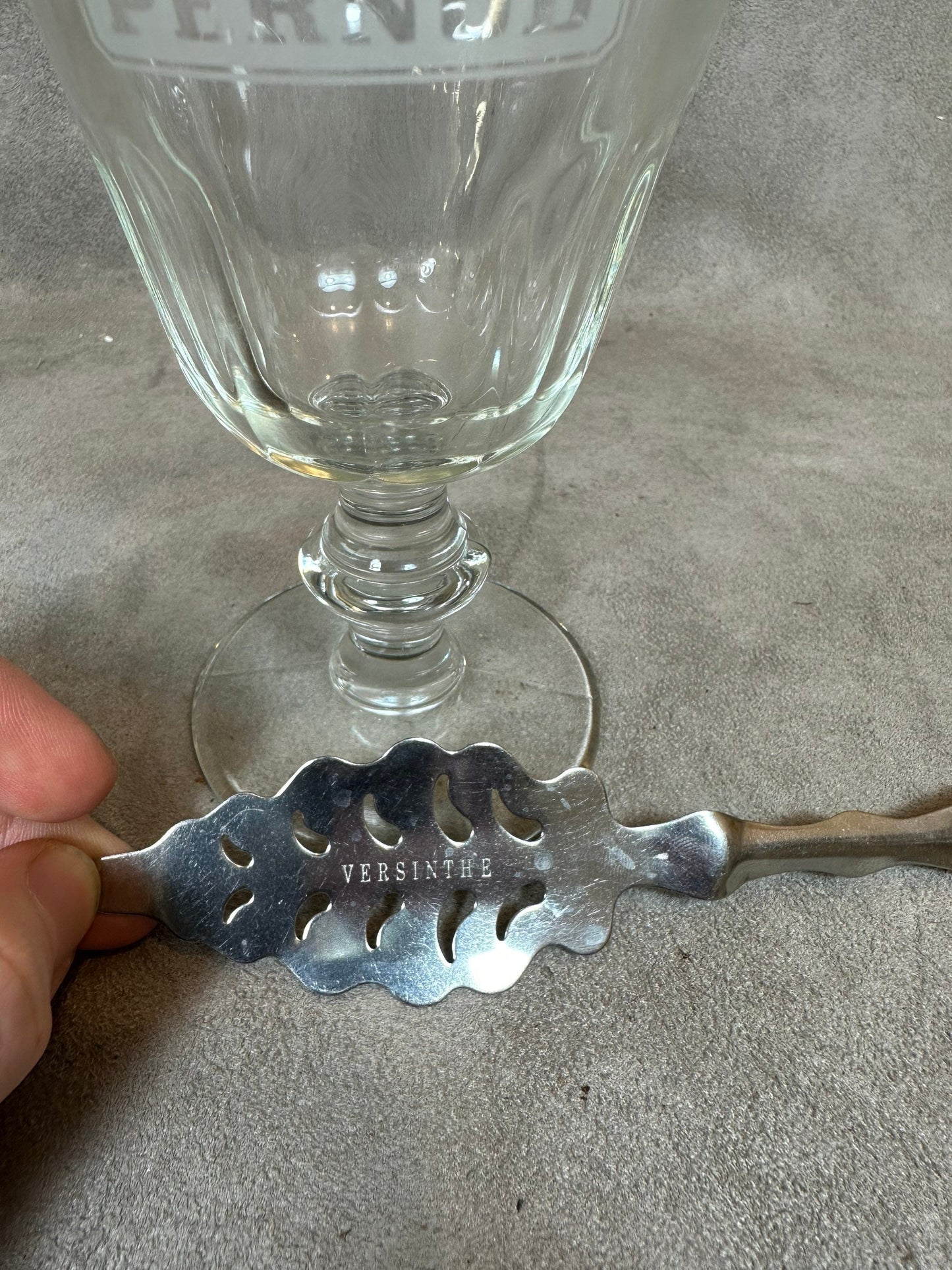 RARE Lot d'un verre a absinthe et ancienne cuillère à absinthe en metal extra blanc vintage 1970 Made in France