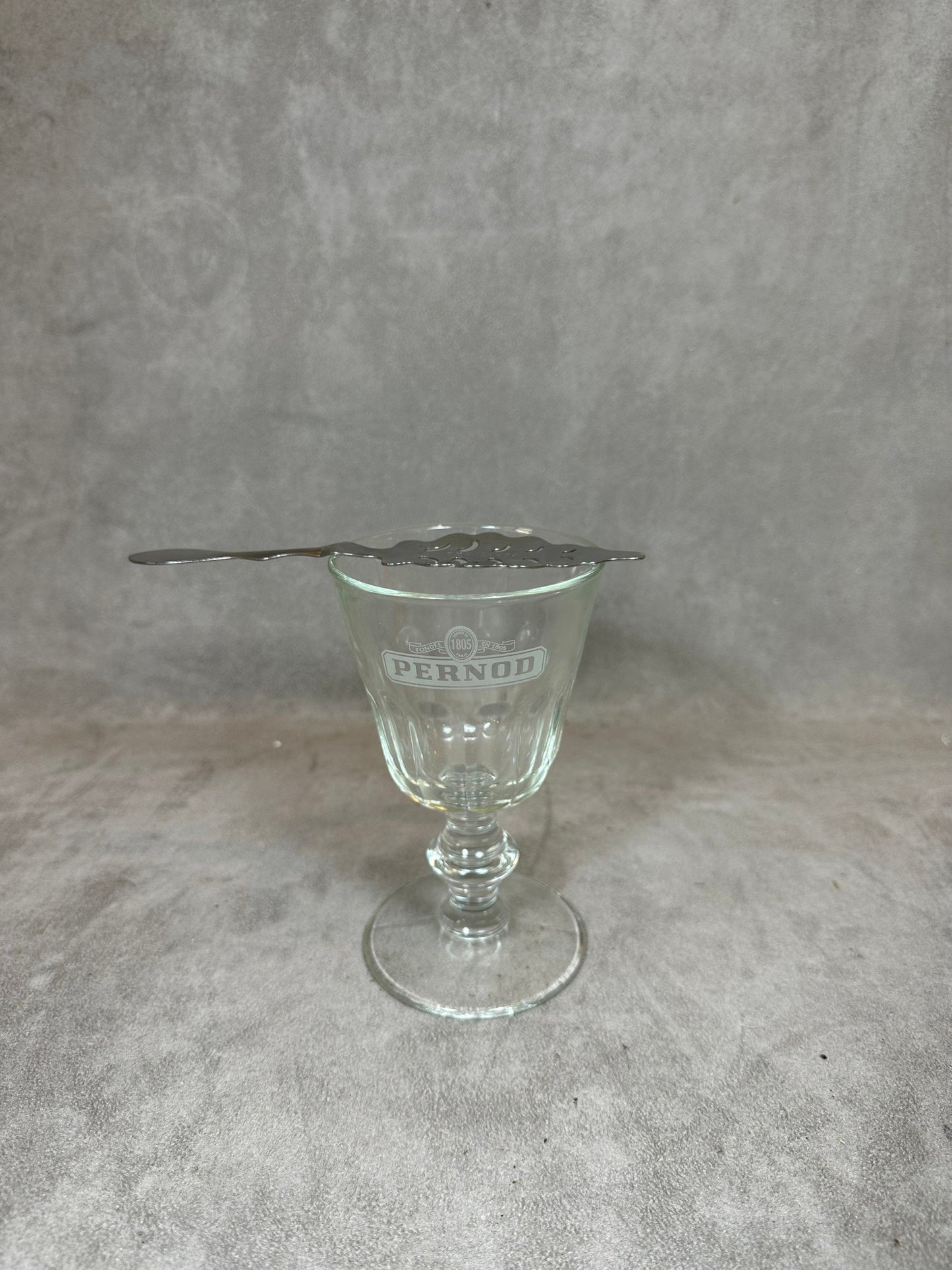 RARE Lot d'un verre a absinthe et ancienne cuillère à absinthe en metal extra blanc vintage 1970 Made in France